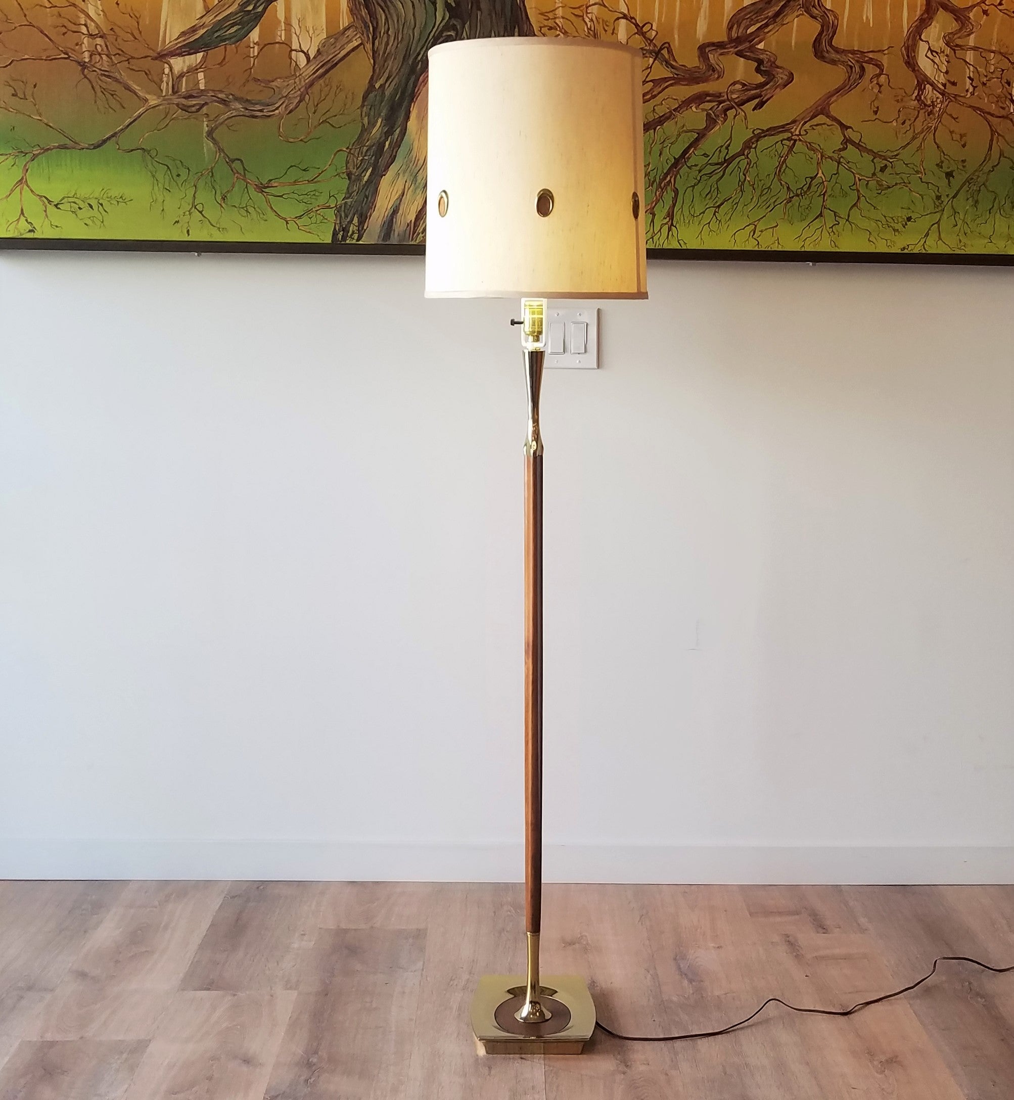 Laurel Lamp Co's Floor Lamp