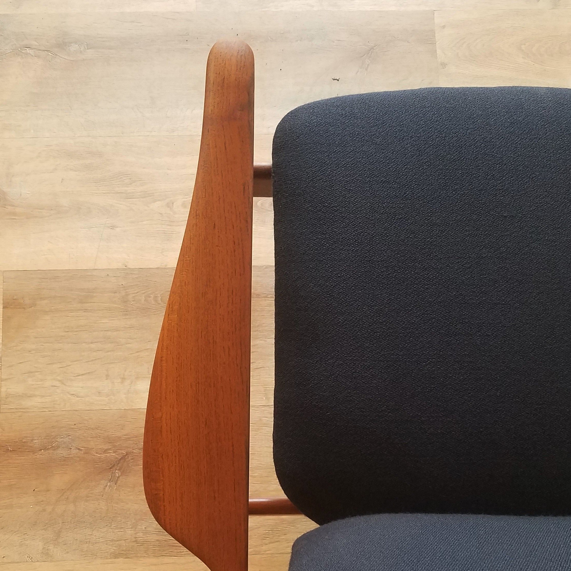 Finn Juhl Lounge Chair (Fd-136)