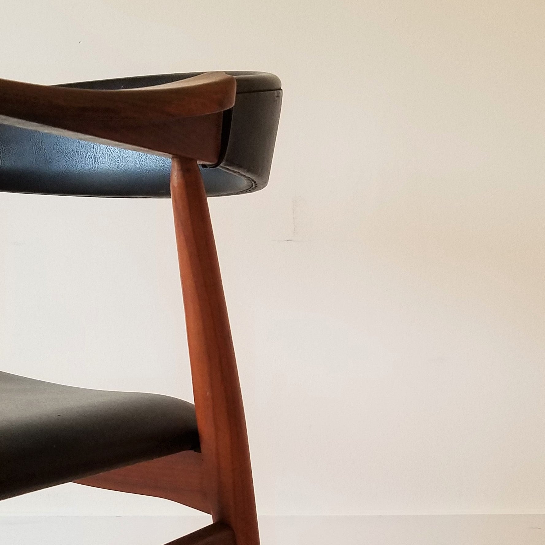 Thomase Harlev Model 213 Side Chair