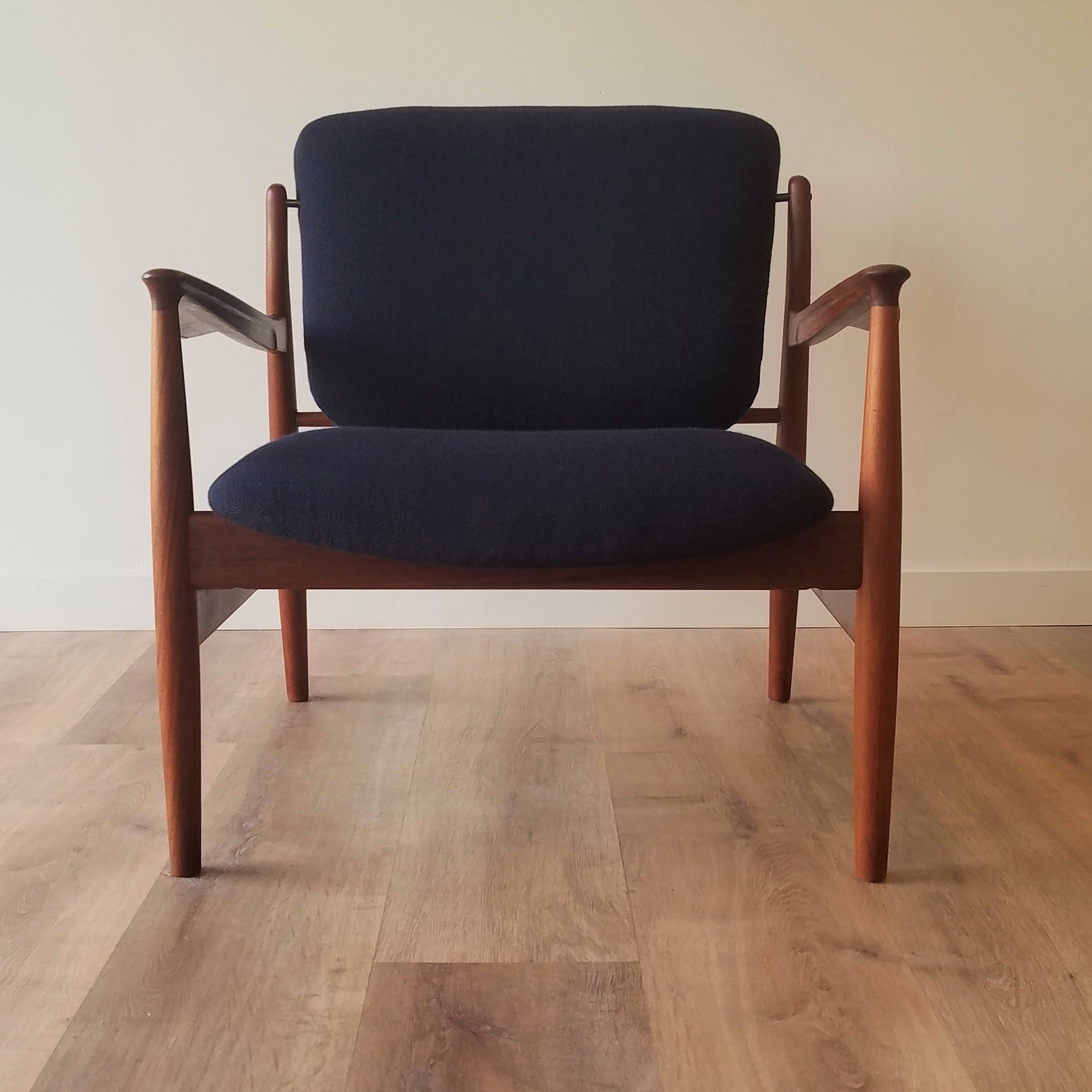 Finn Juhl Lounge Chair (Fd-136)