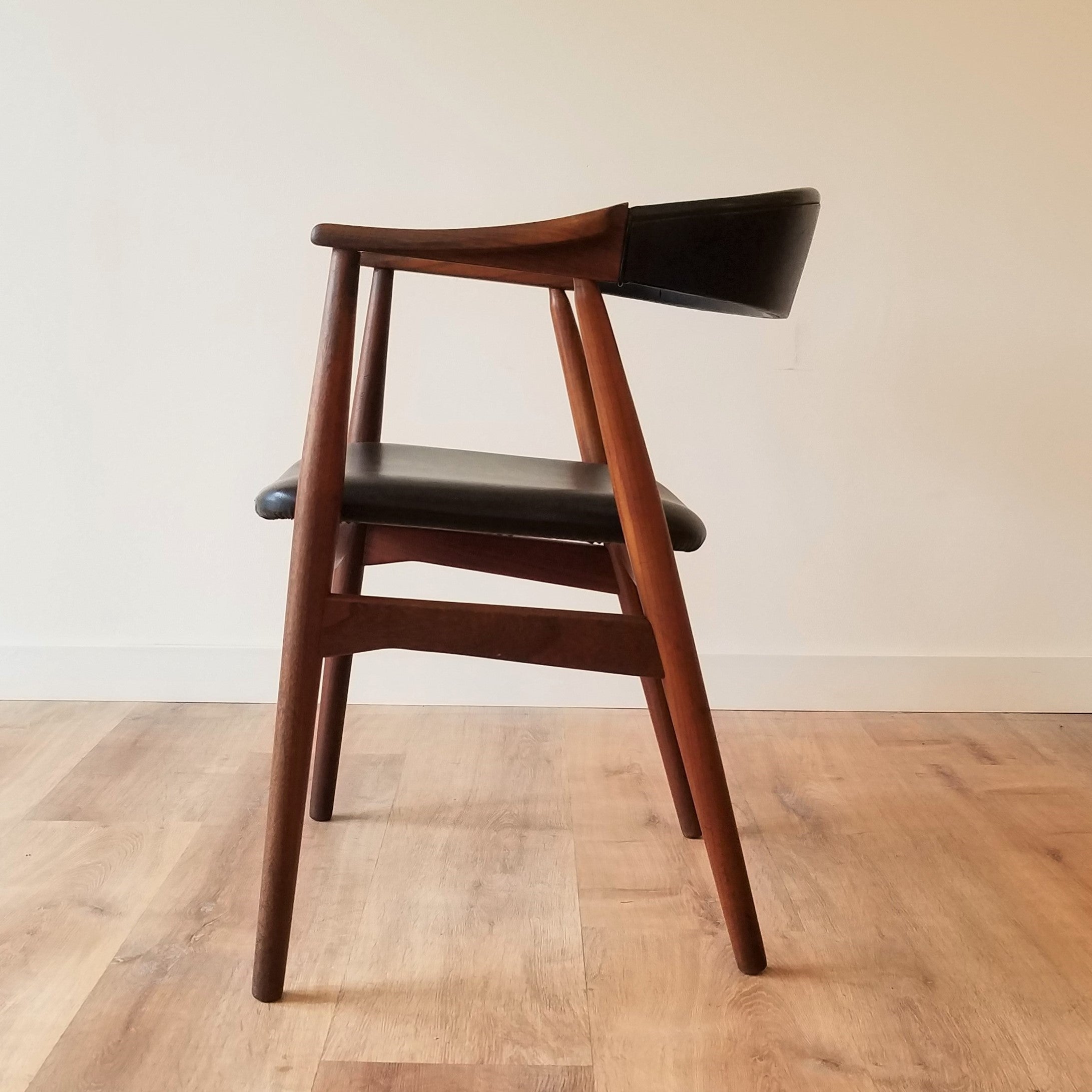 Thomase Harlev Model 213 Side Chair