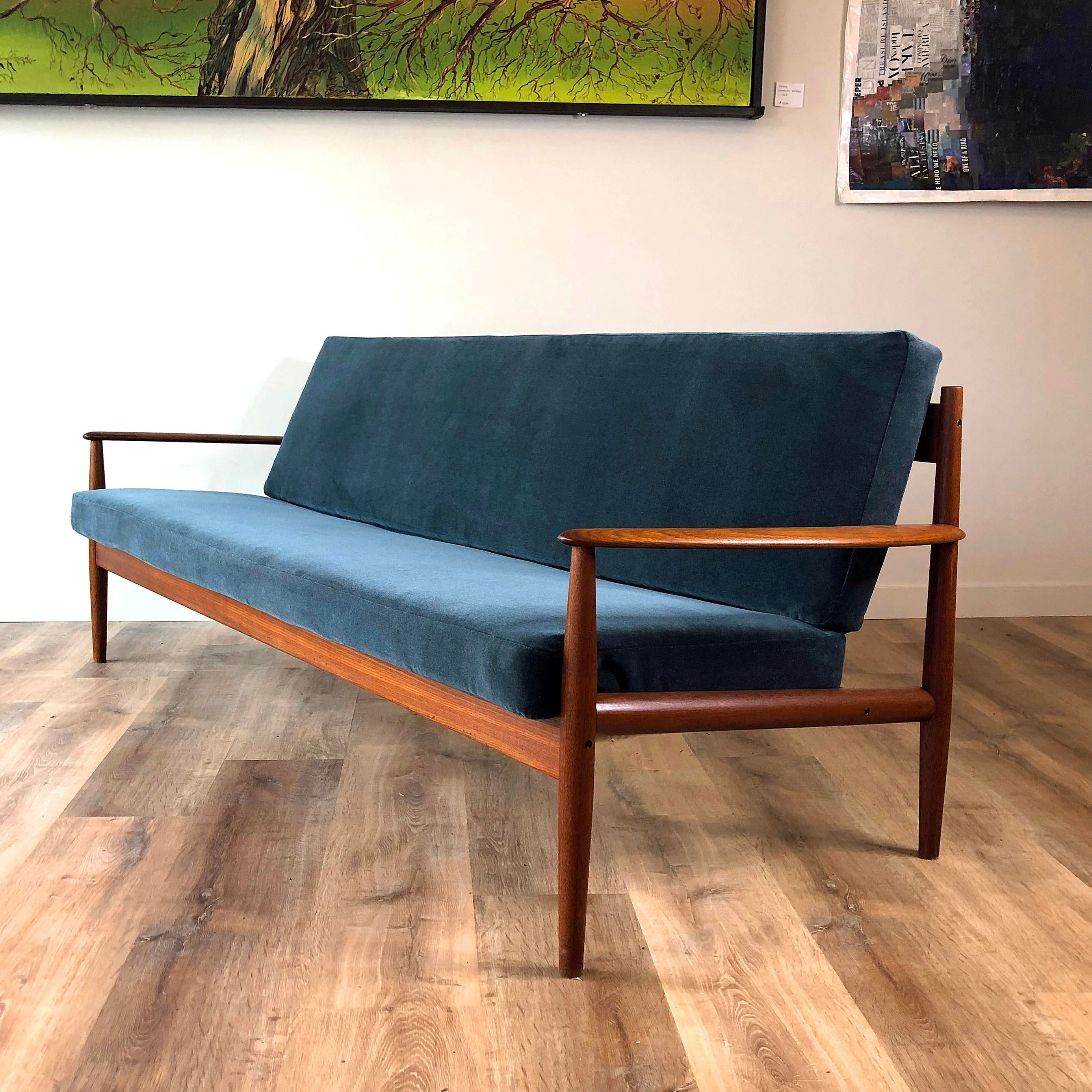 Grete Jalk Sofa Model 118