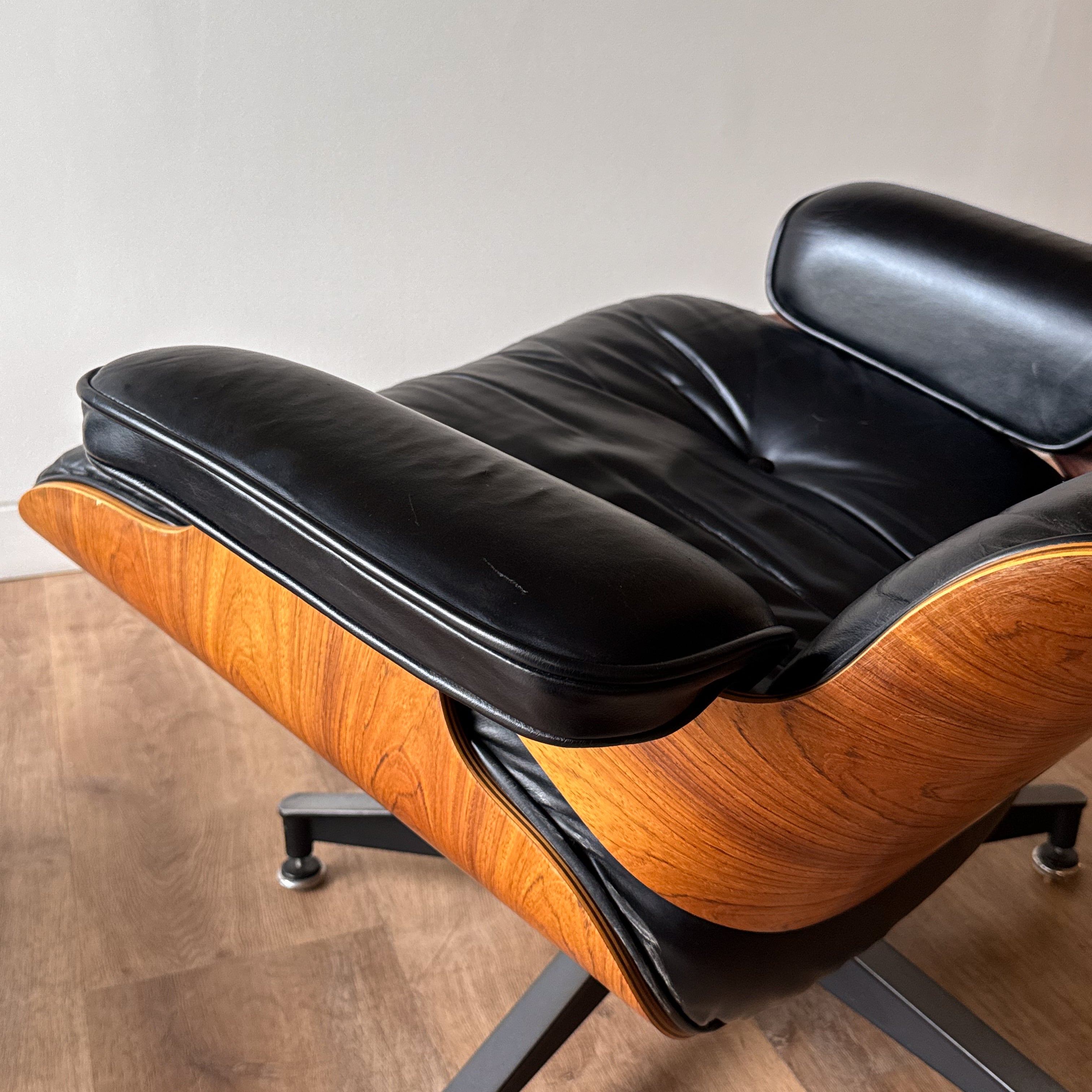Eames Lounge Chair + Ottoman, 670+671