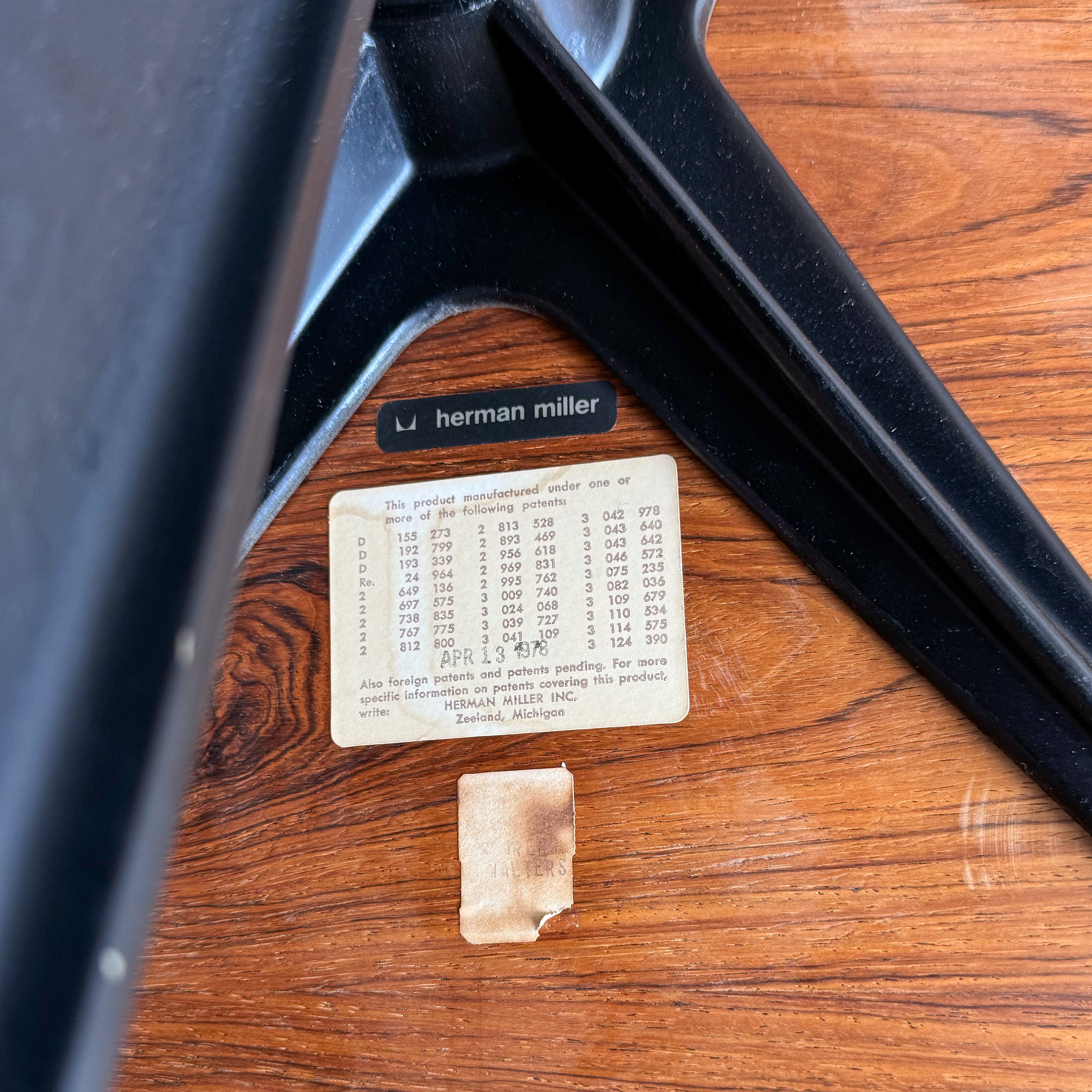 Eames Lounge Chair + Ottoman, 670+671