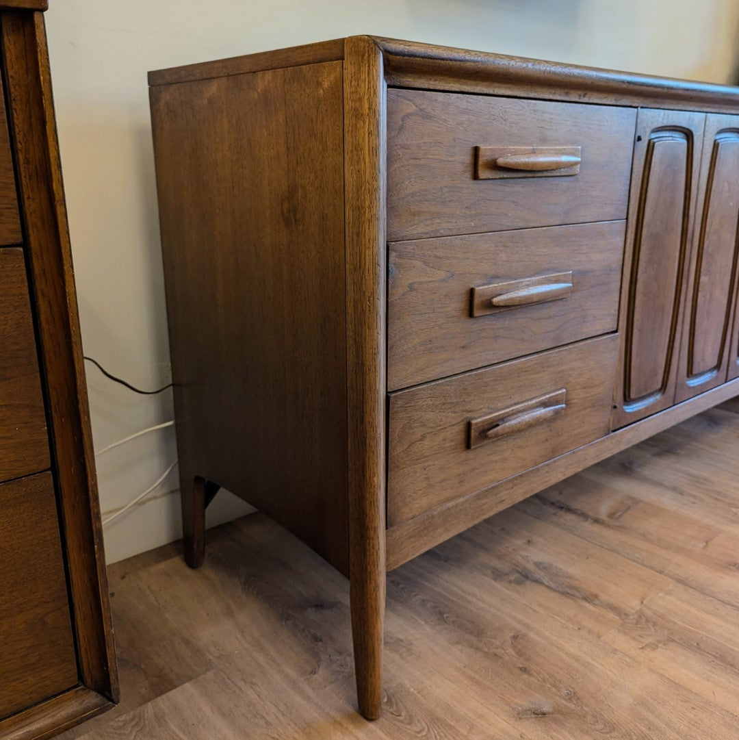 Broyhill 'Emphasis' Dresser