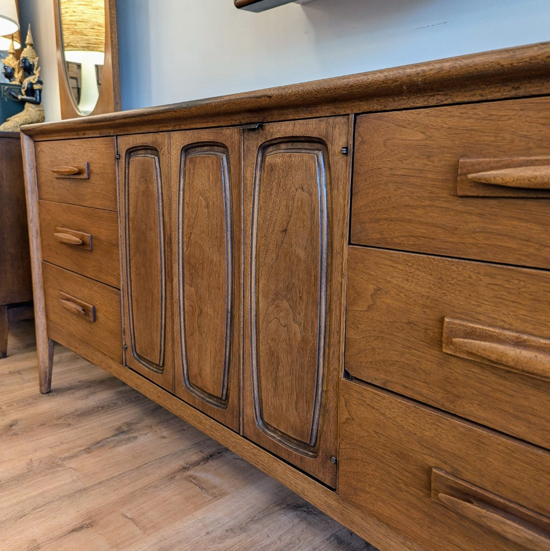 Broyhill 'Emphasis' Dresser