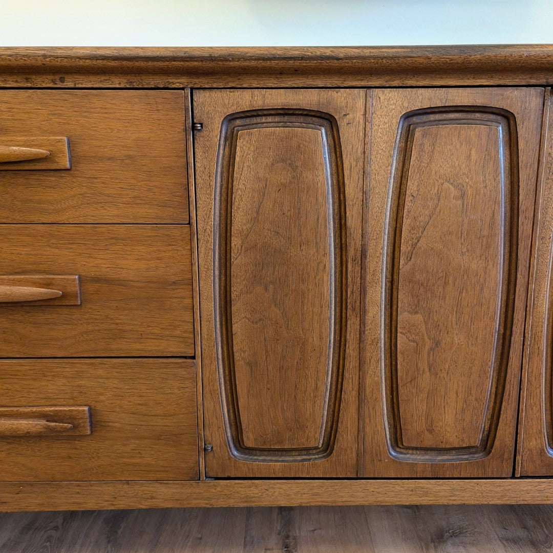 Broyhill 'Emphasis' Dresser