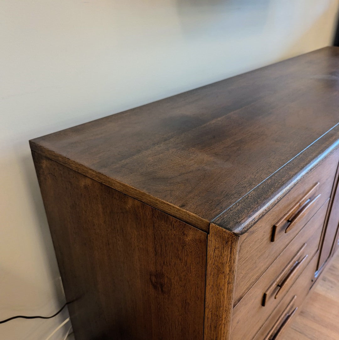 Broyhill 'Emphasis' Dresser