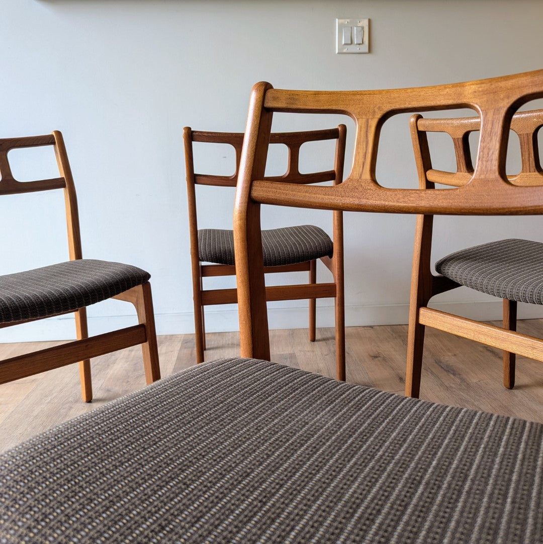 D-Scan Dining Chairs, set of 4