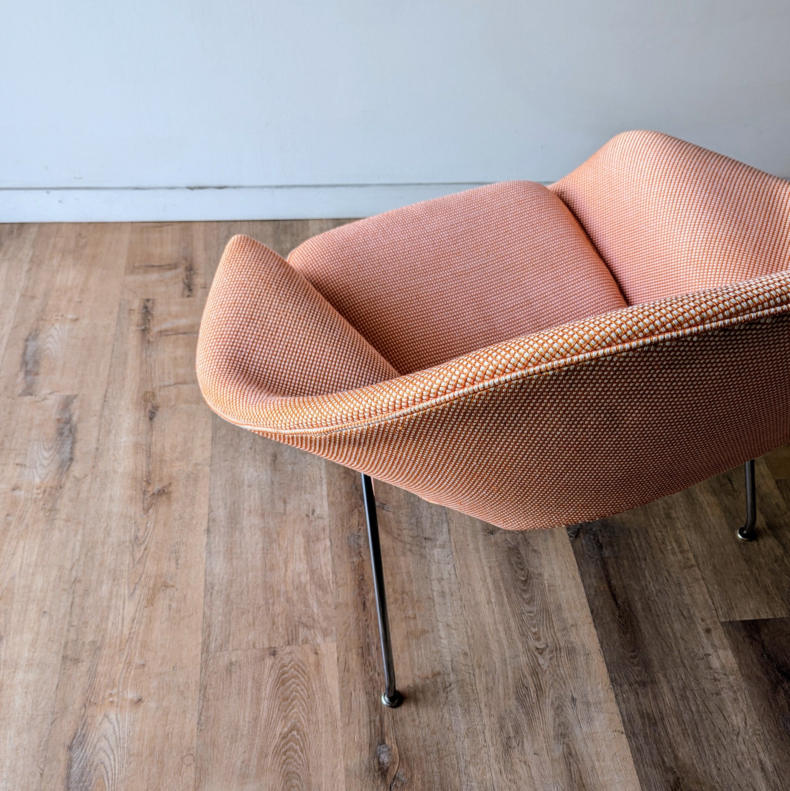 Eero Saarinen Womb Chair