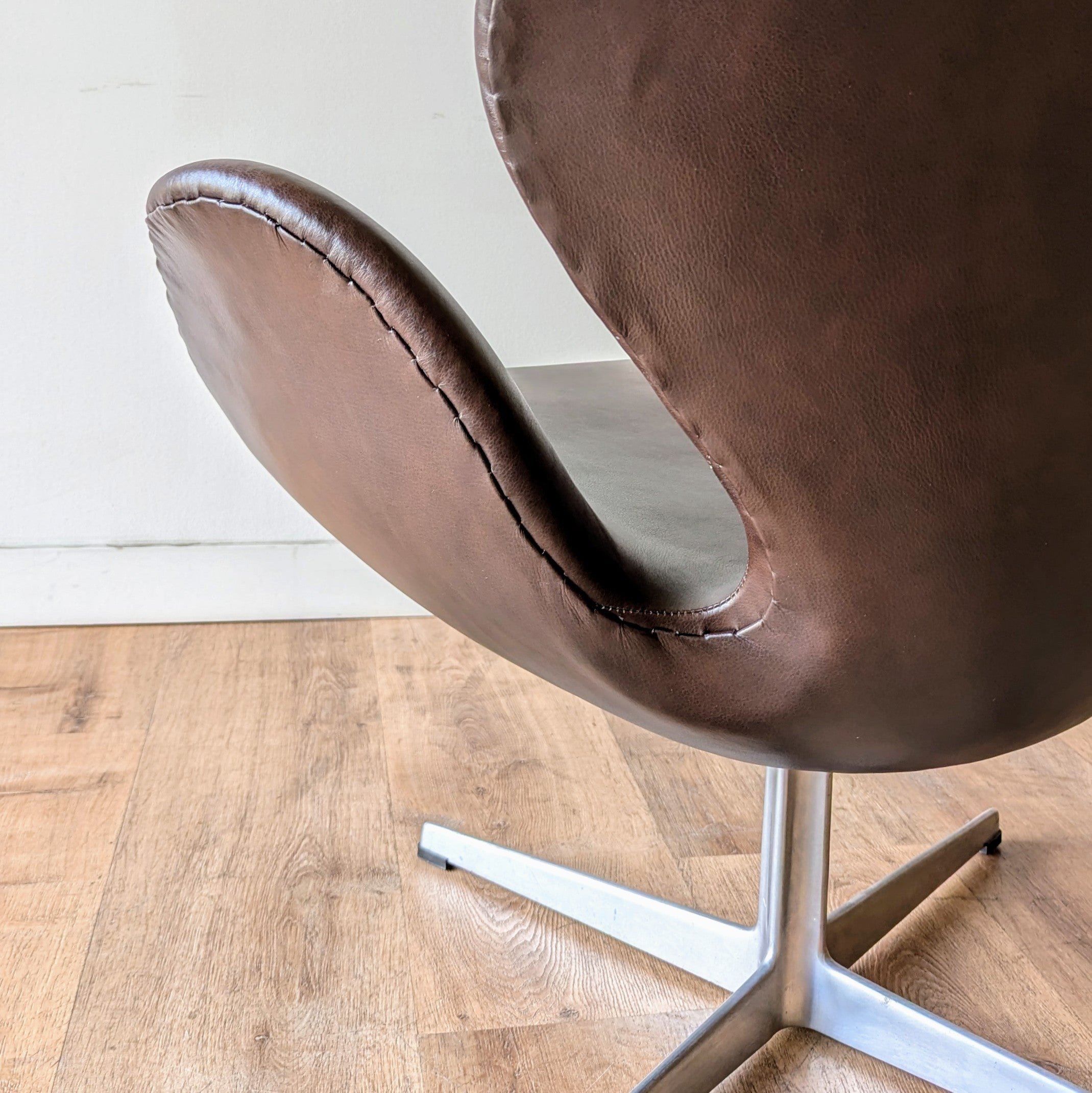 Arne Jacobsen 'Swan' Chair