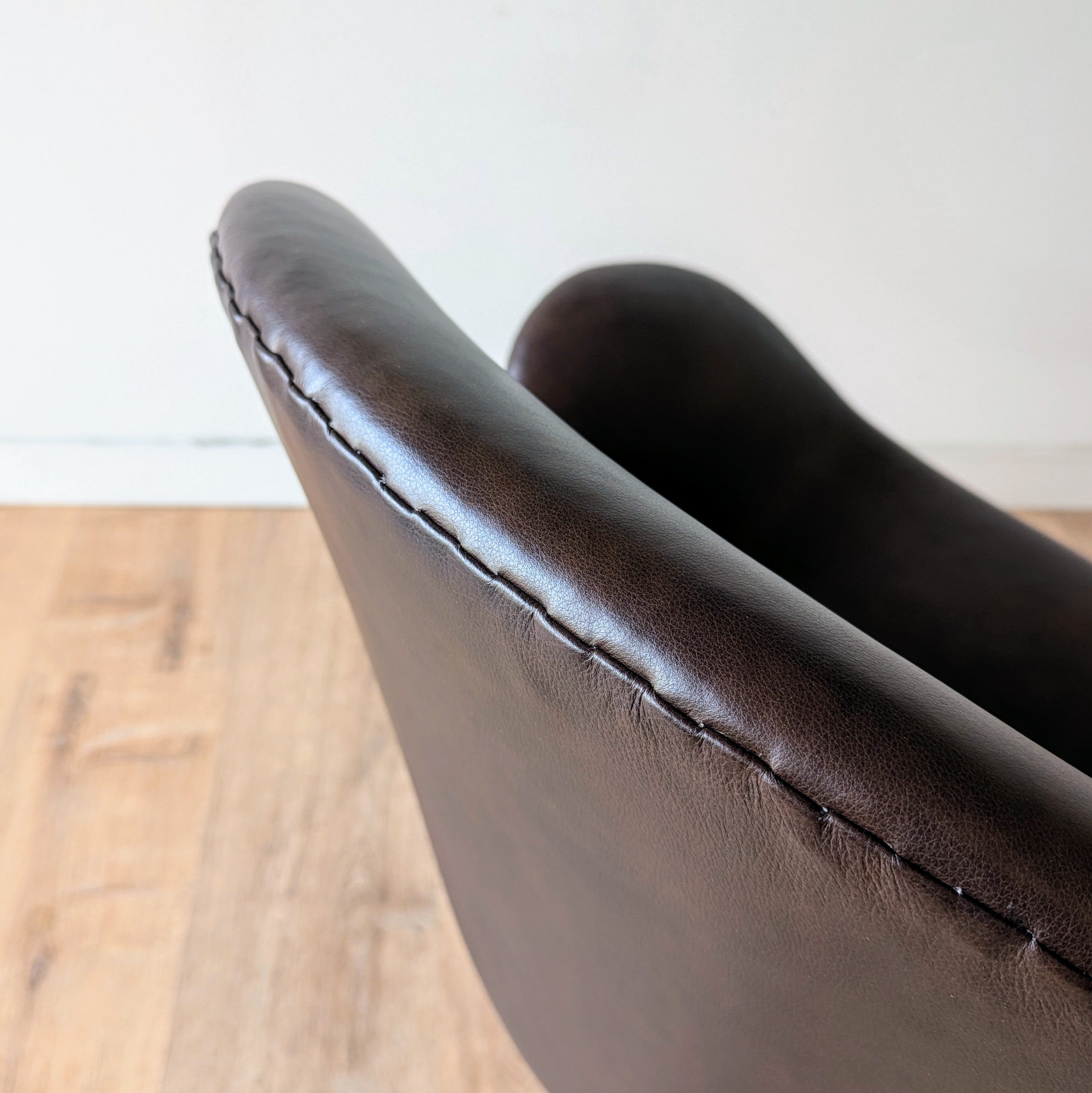 Arne Jacobsen 'Swan' Chair