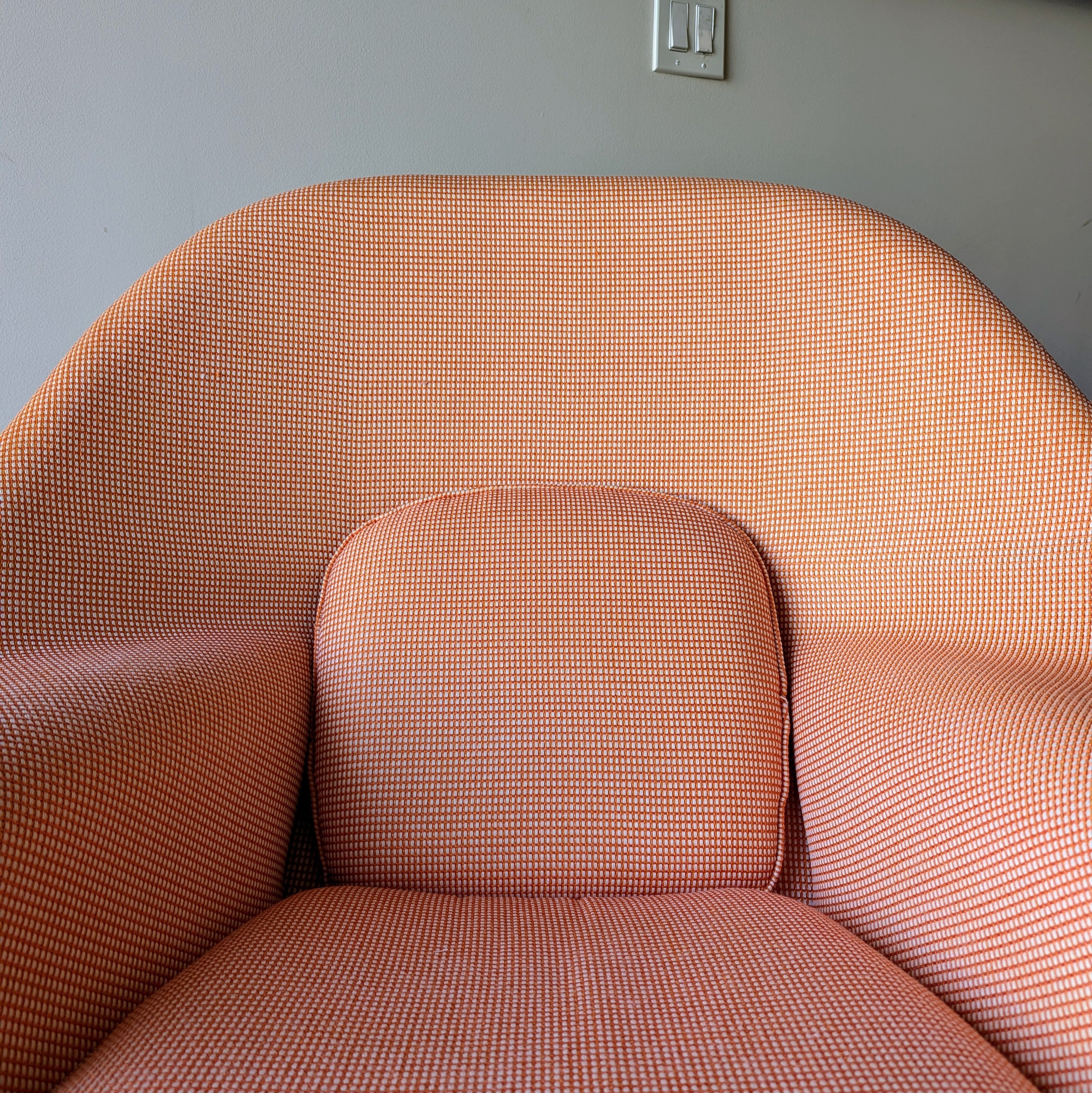 Eero Saarinen Womb Chair