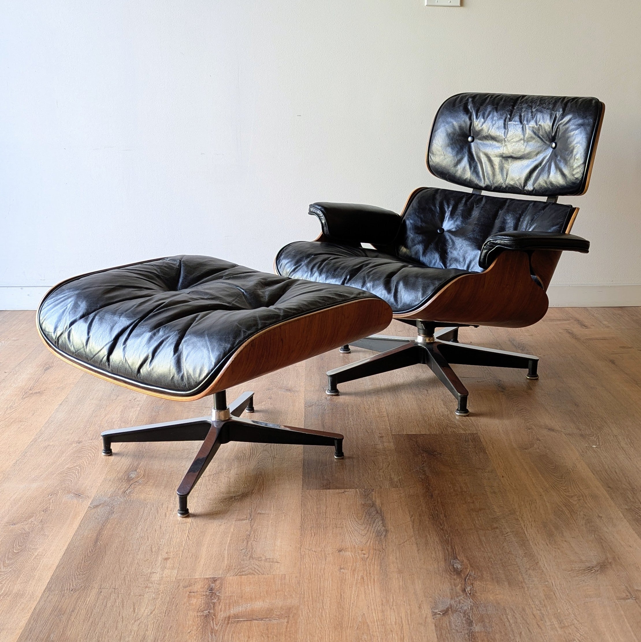 Eames Lounge Chair + Ottoman, 670+671