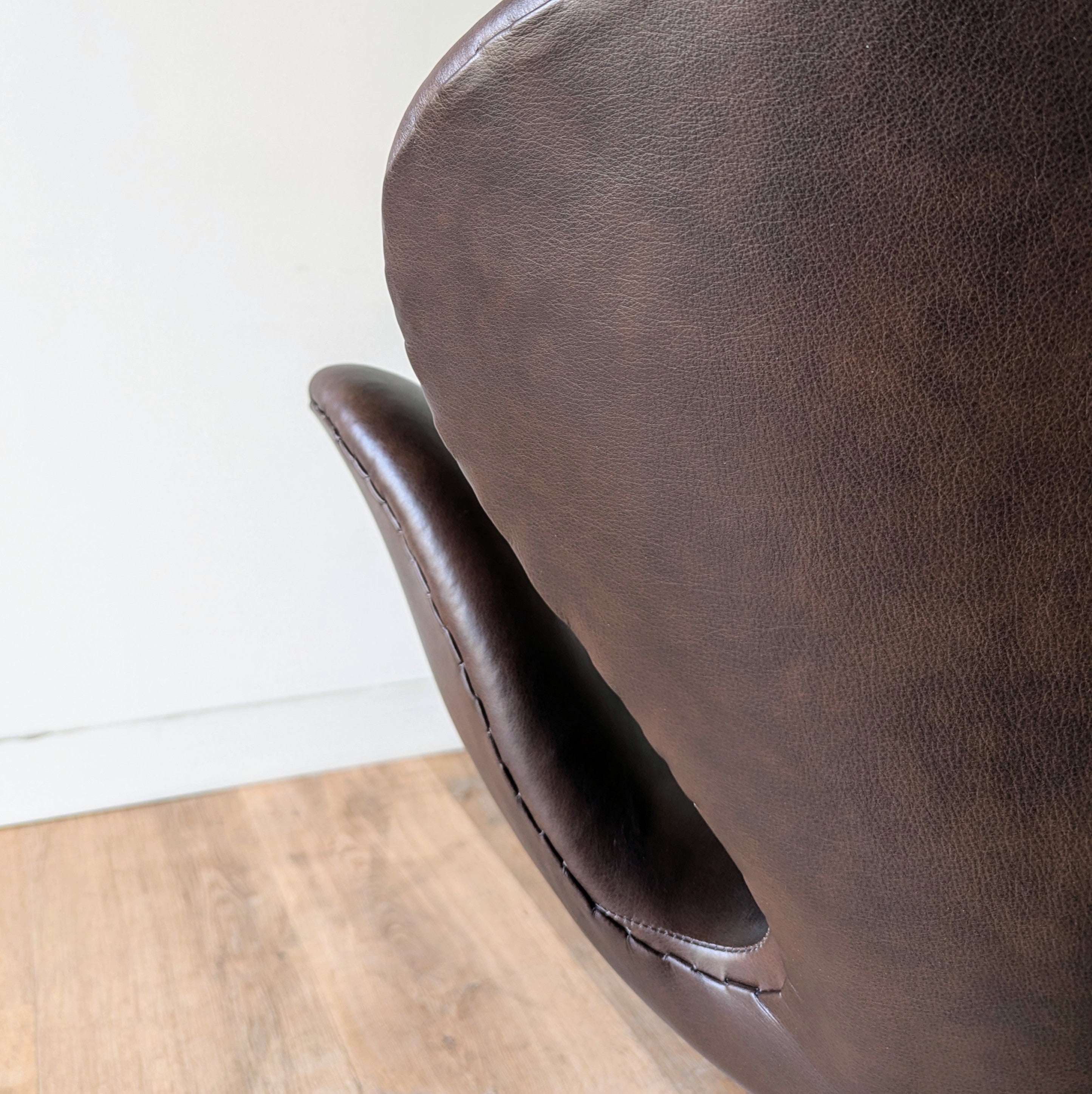 Arne Jacobsen 'Swan' Chair
