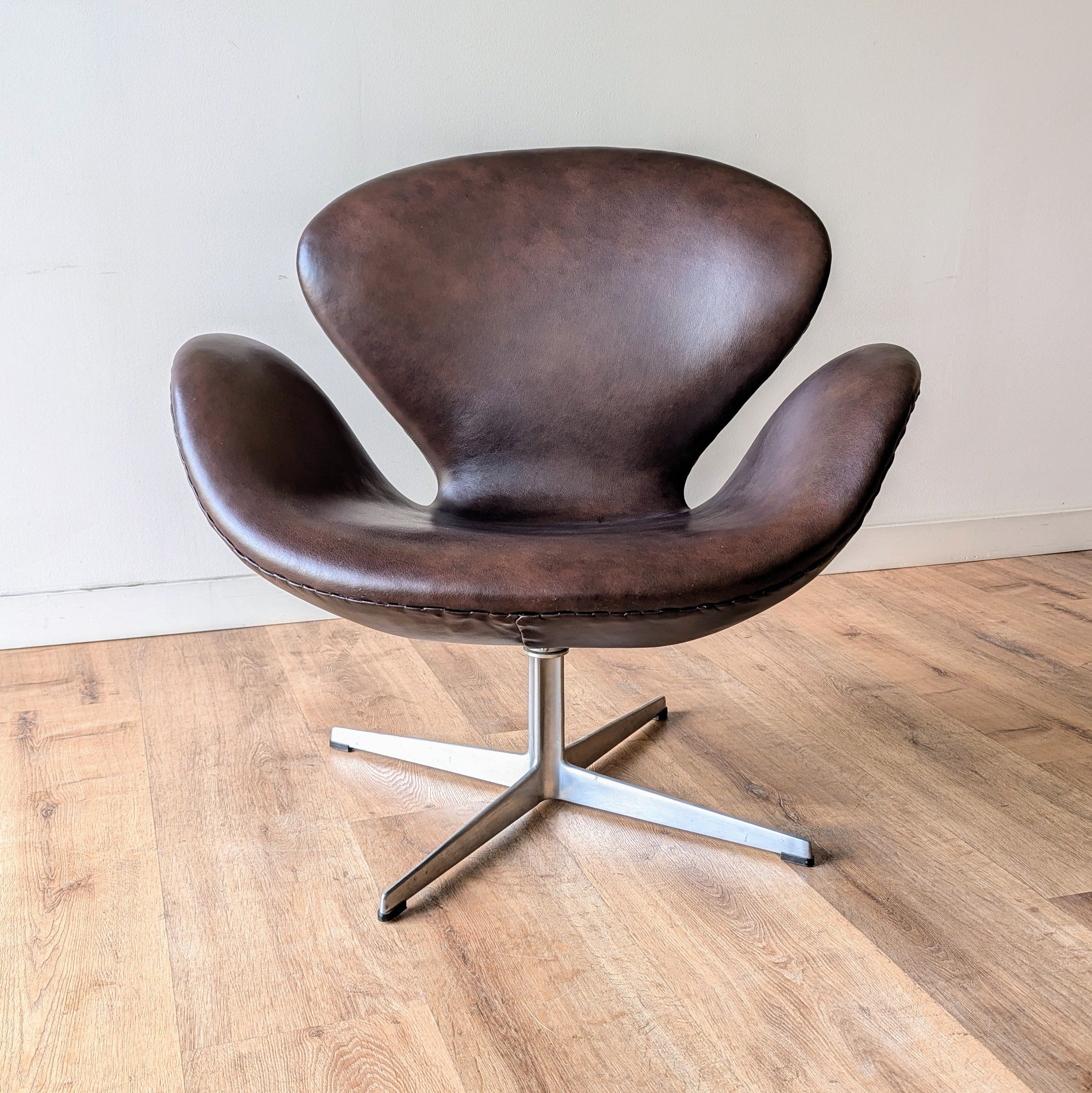 Arne Jacobsen 'Swan' Chair
