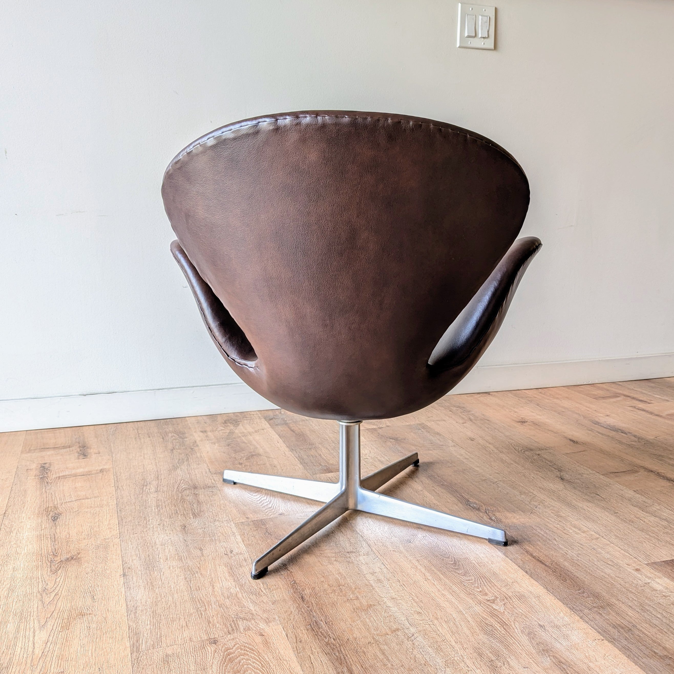 Arne Jacobsen 'Swan' Chair