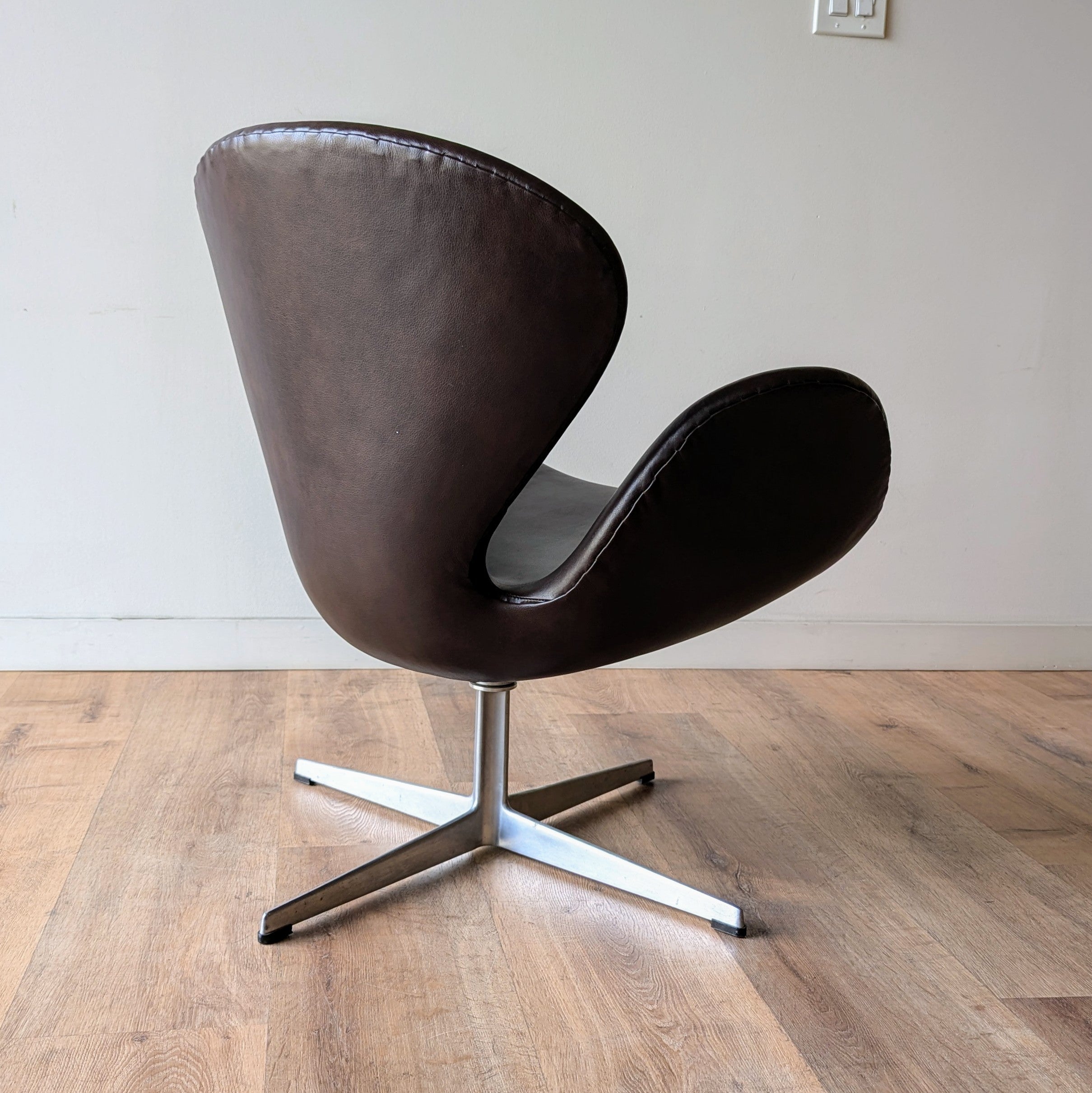 Arne Jacobsen 'Swan' Chair