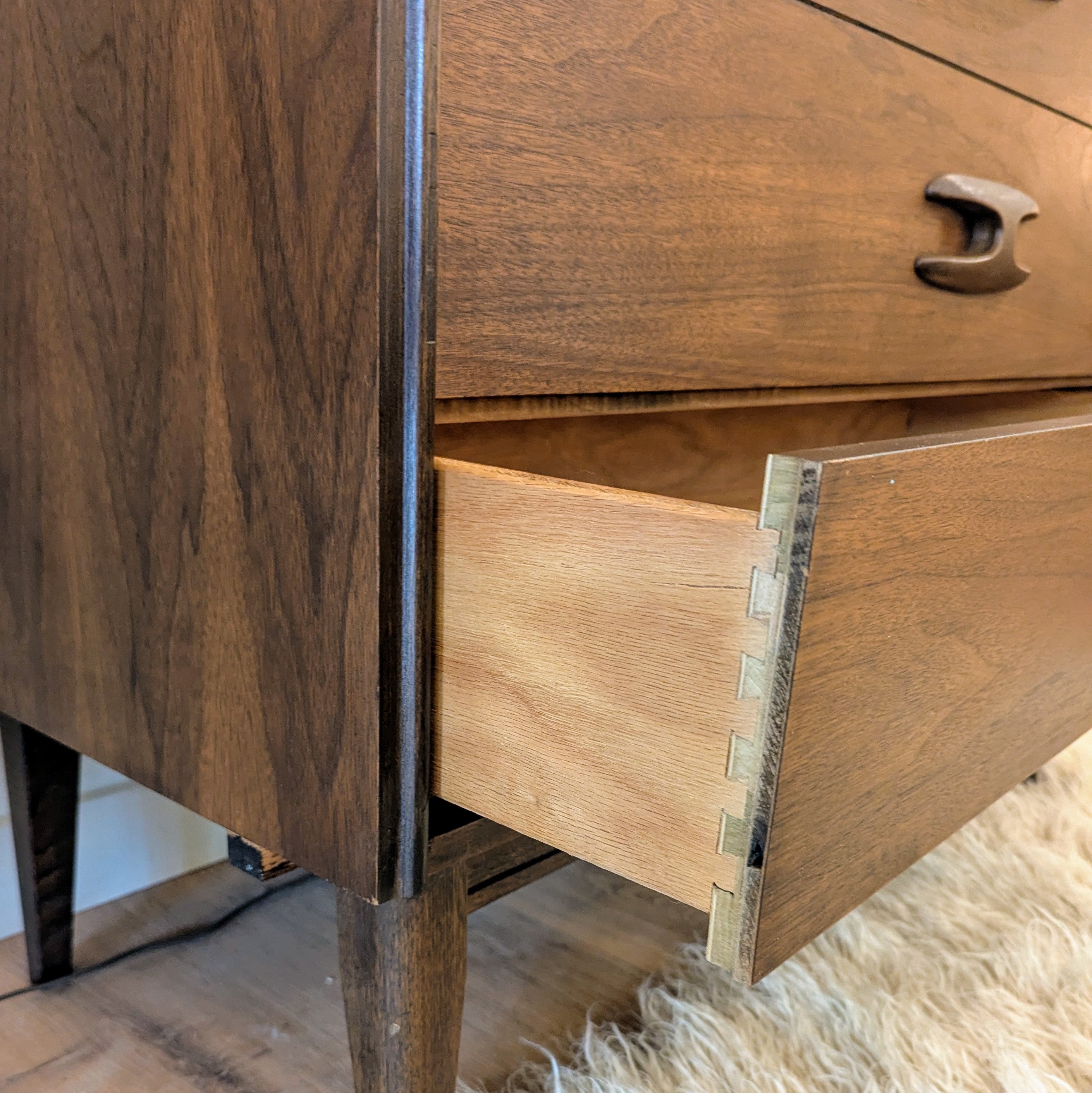 Basset 'Sculptique' Dresser