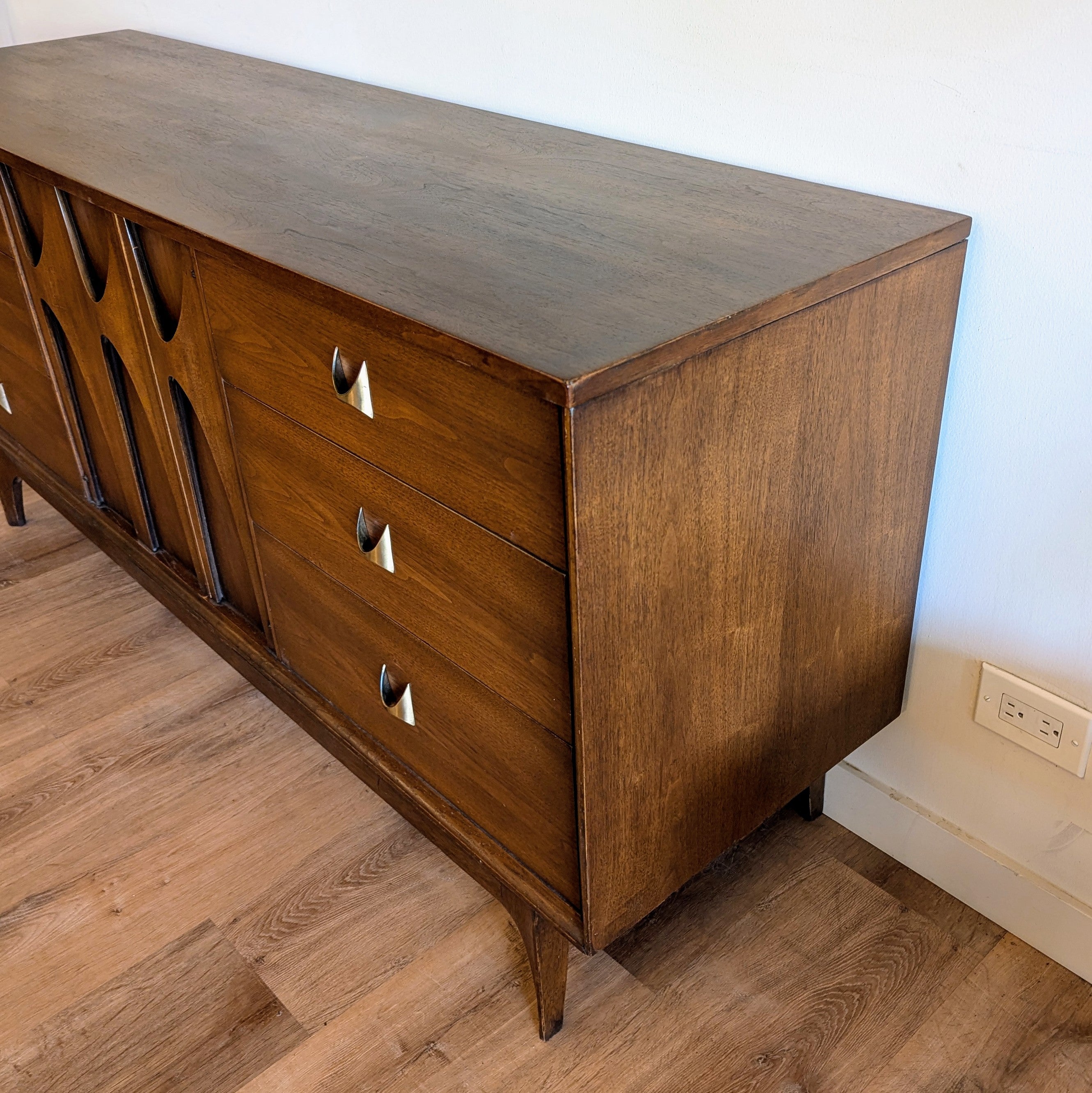 Broyhill 'Brasilia' Dresser