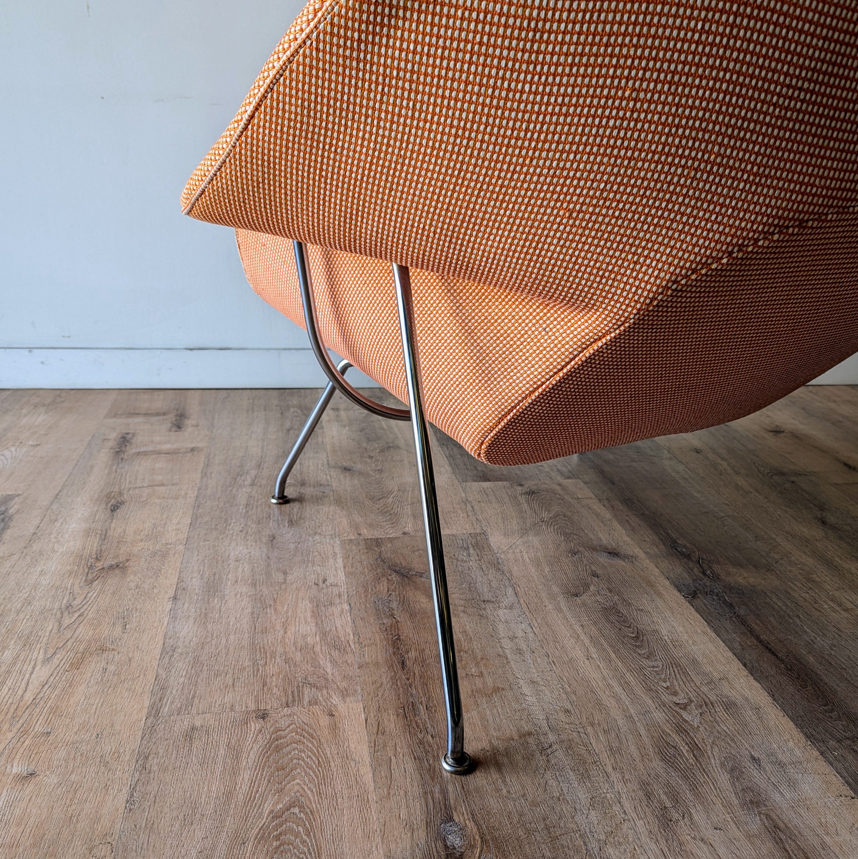 Eero Saarinen Womb Chair
