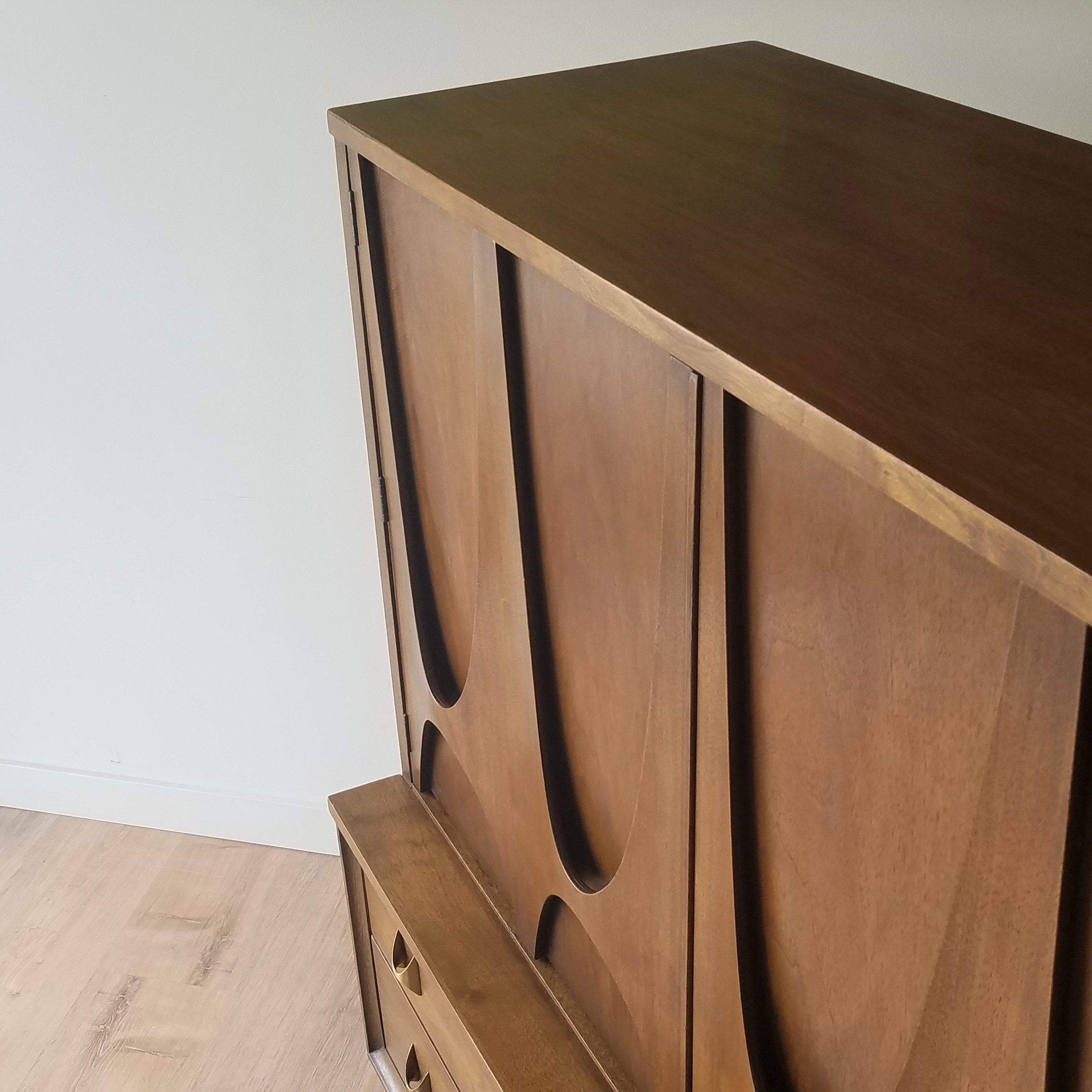 Broyhill Brasilia Gentleman's Bureau