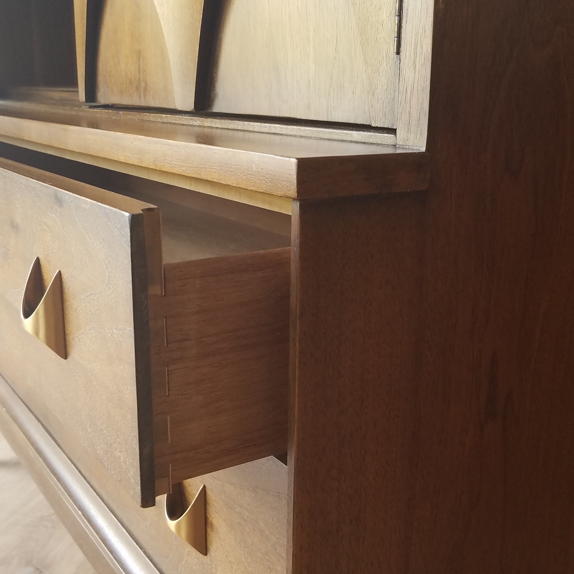 Broyhill Brasilia Gentleman's Bureau