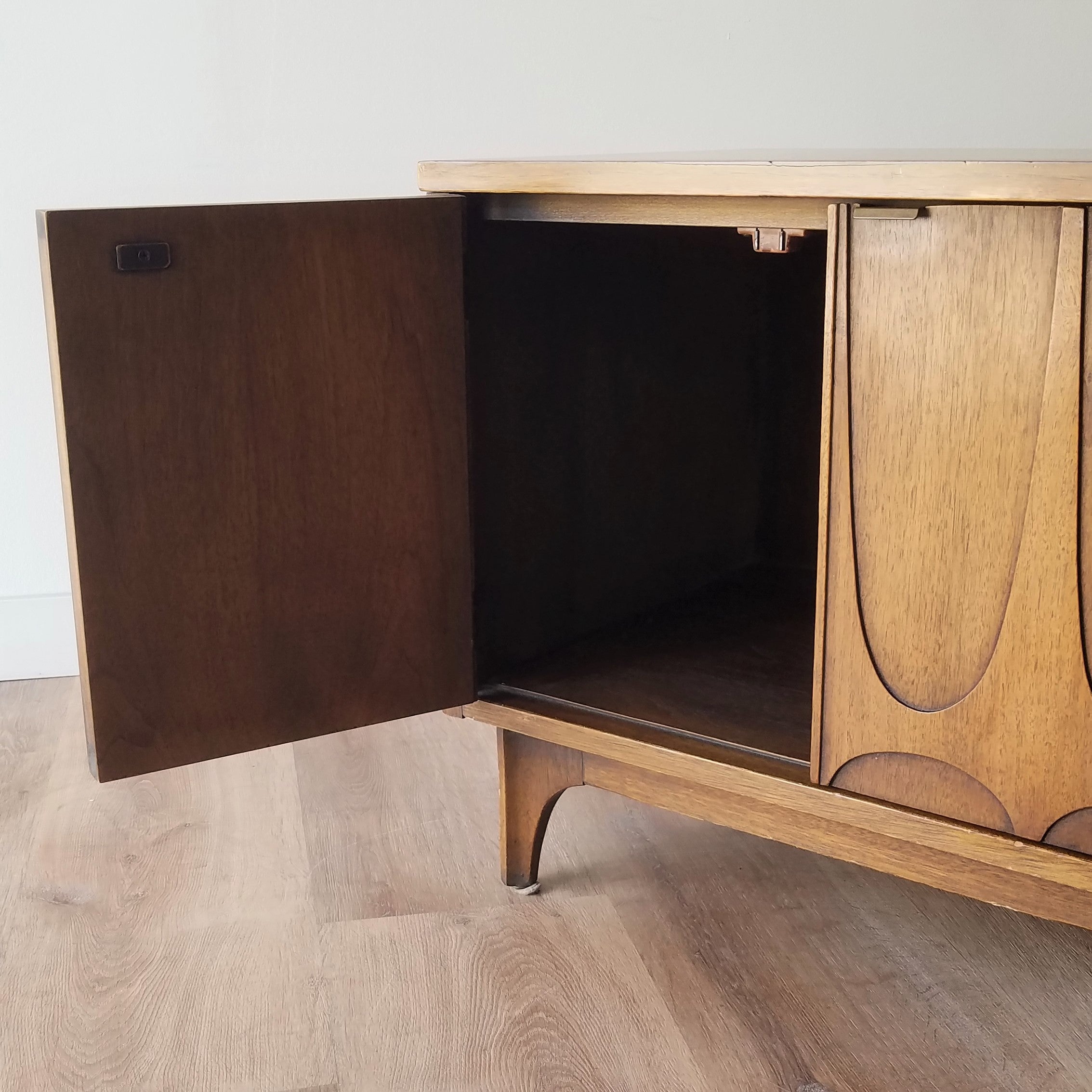 Detail view of American Mid-Century Modern Brasilia Nightstand by Broyhill in Seattle, WA.