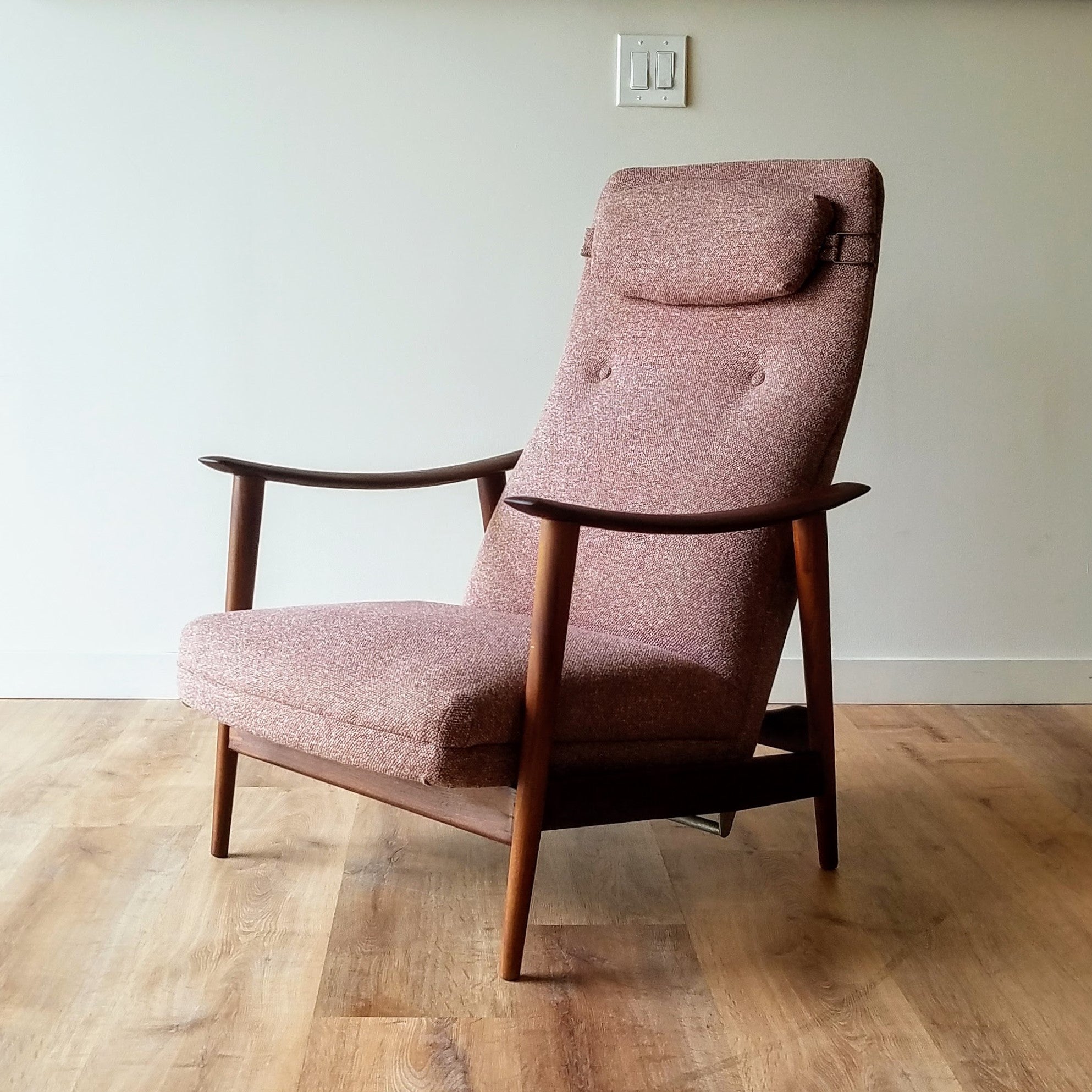 Westnofa Lounge Chair