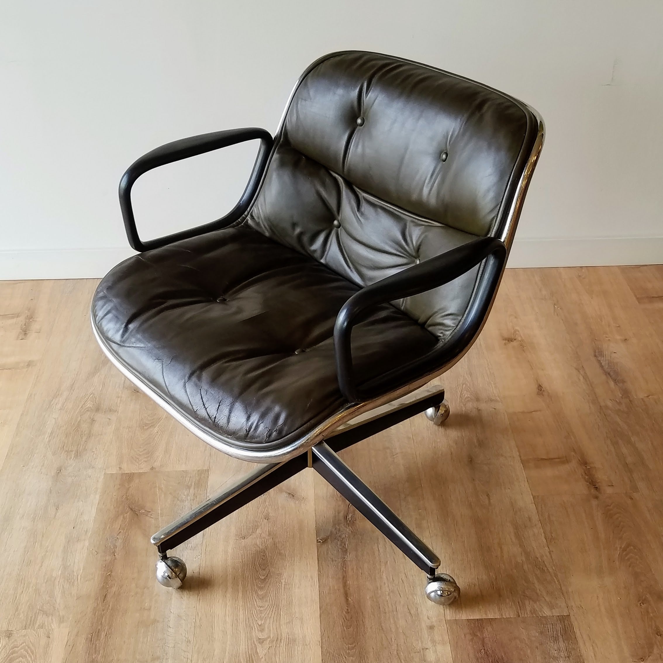 Charles Pollock Executive Office Chair