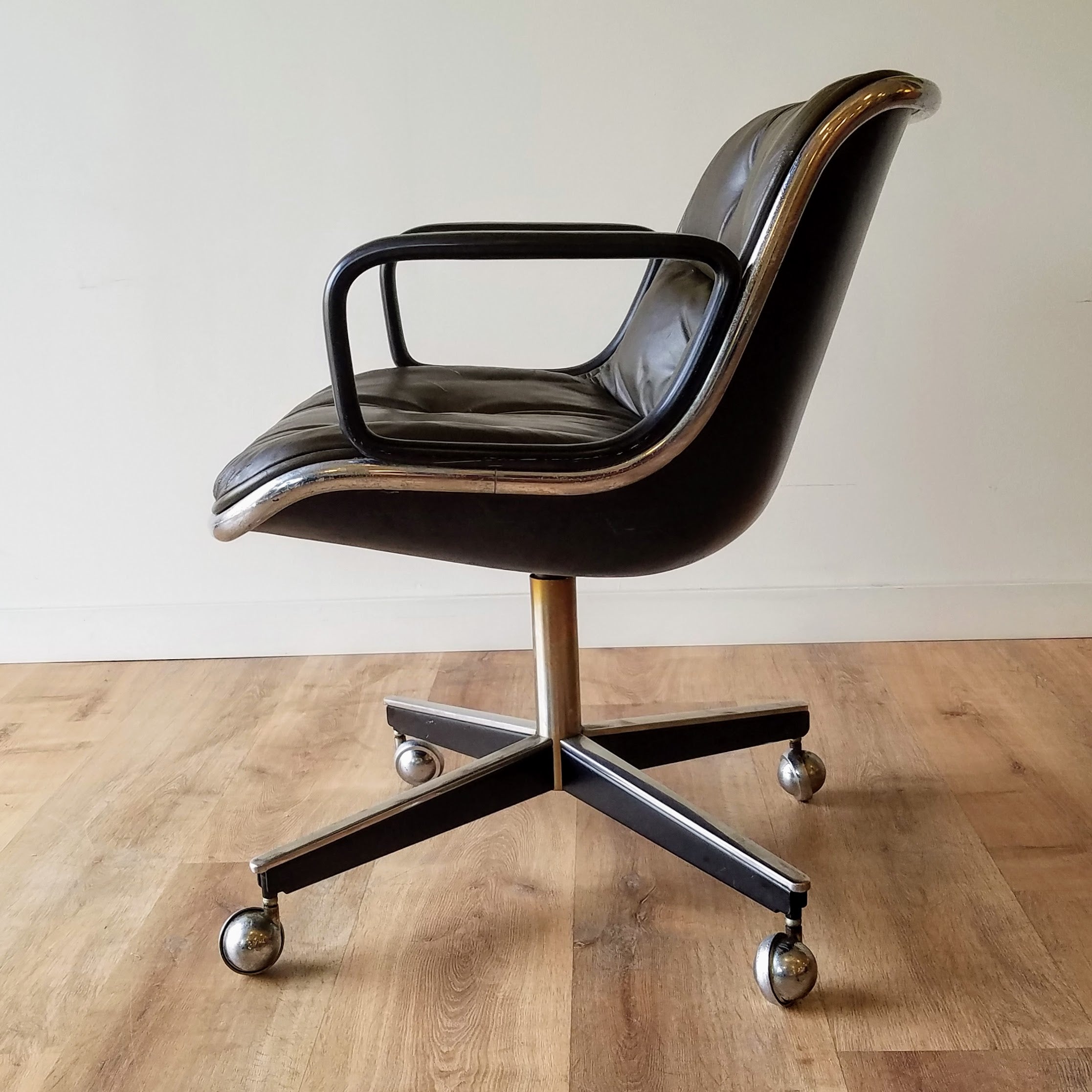 Charles Pollock Executive Office Chair