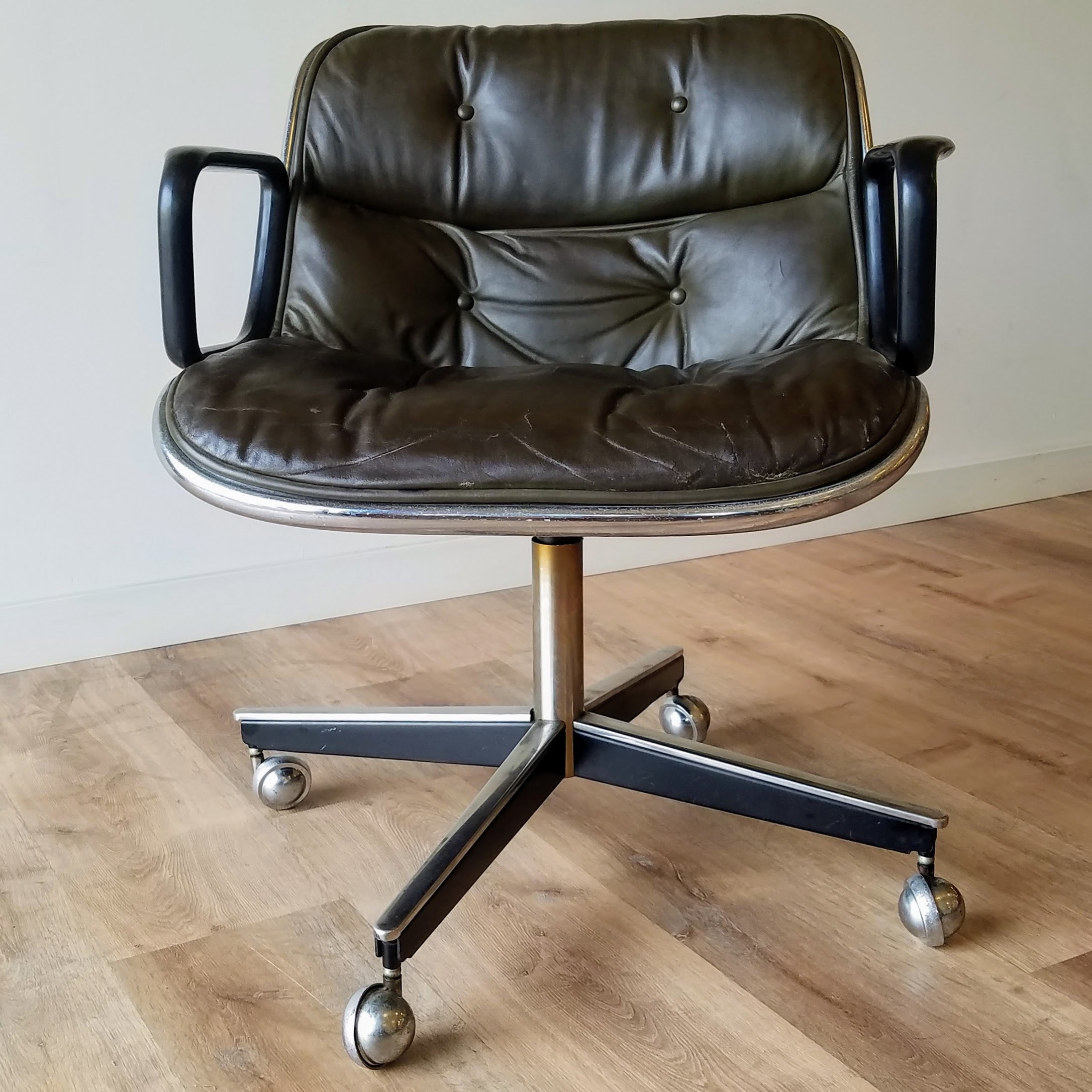 Charles Pollock Executive Office Chair