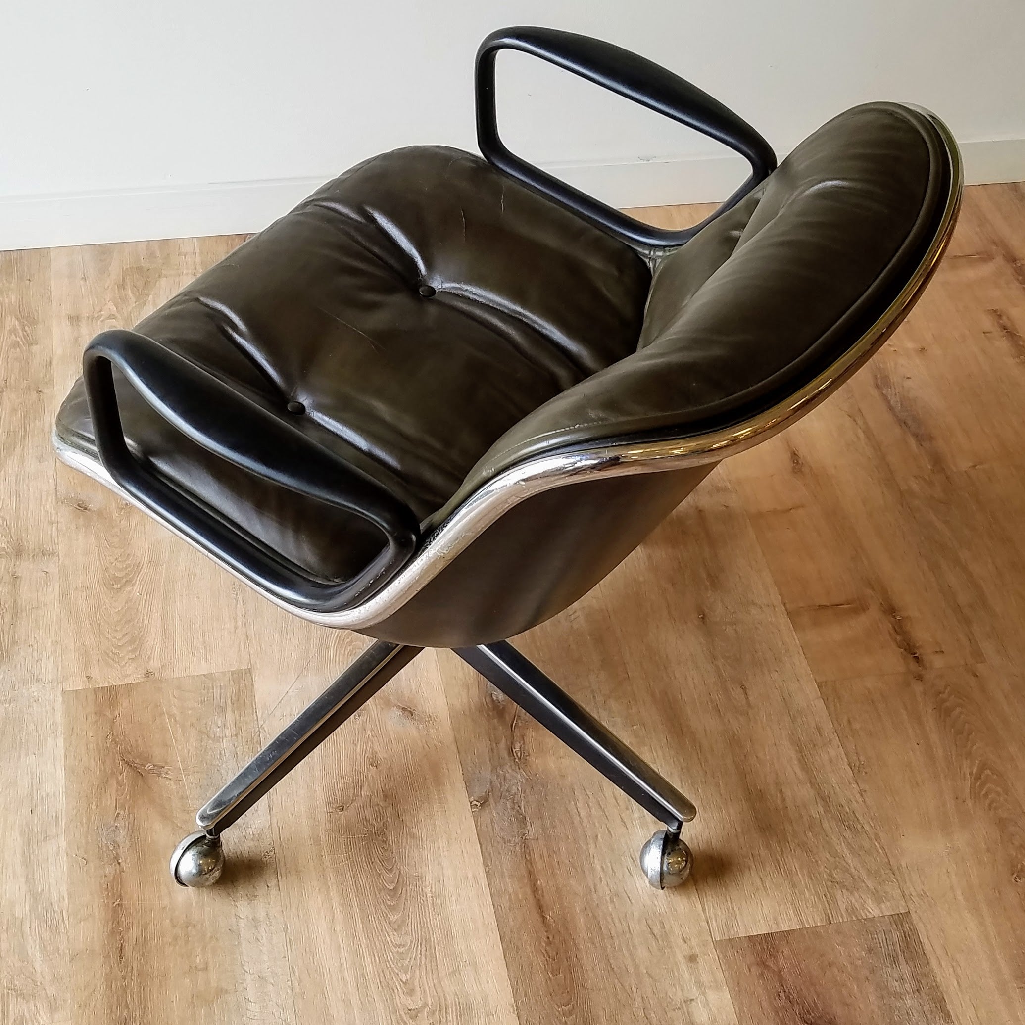 Charles Pollock Executive Office Chair