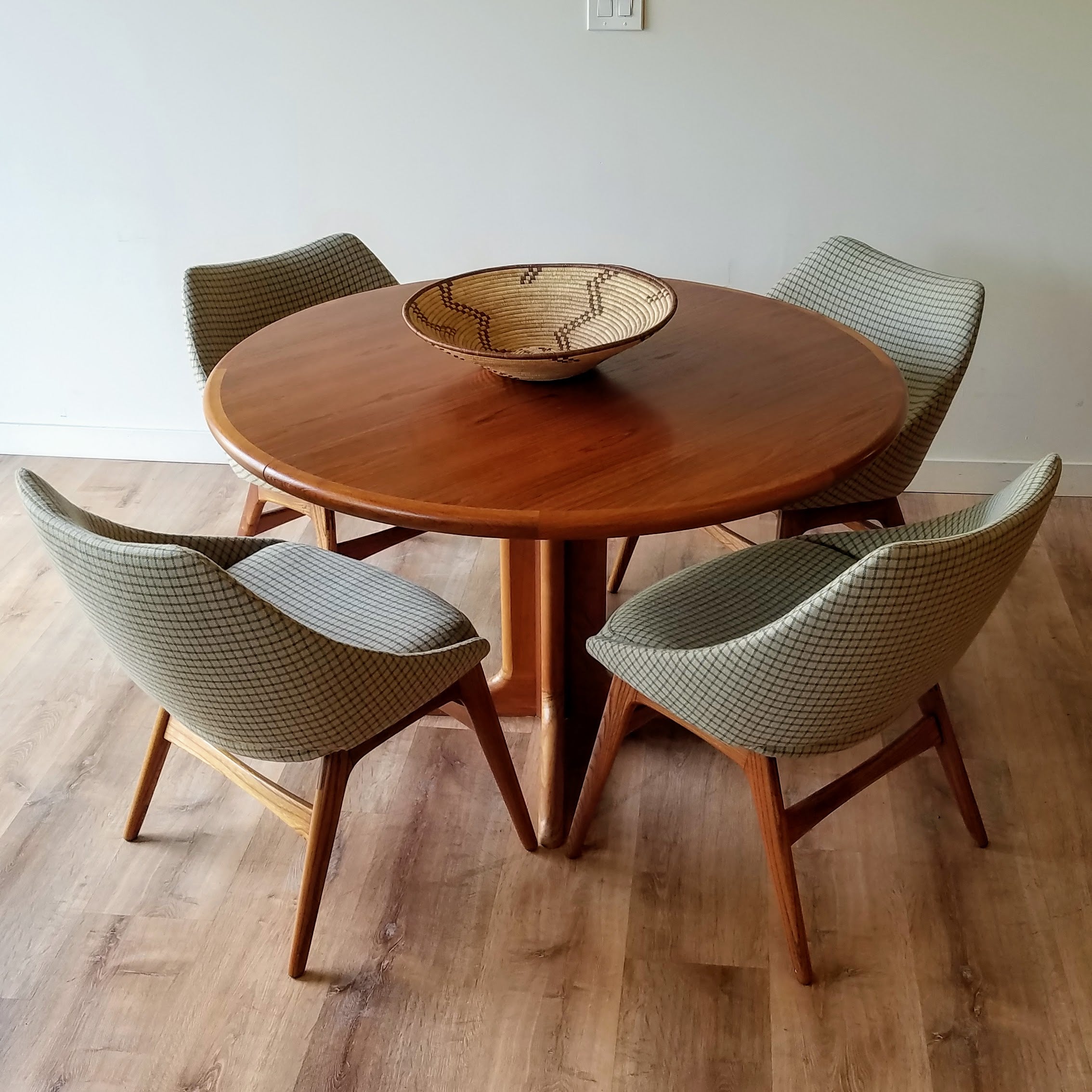 Skovby Round Extendable Teak Dining Table