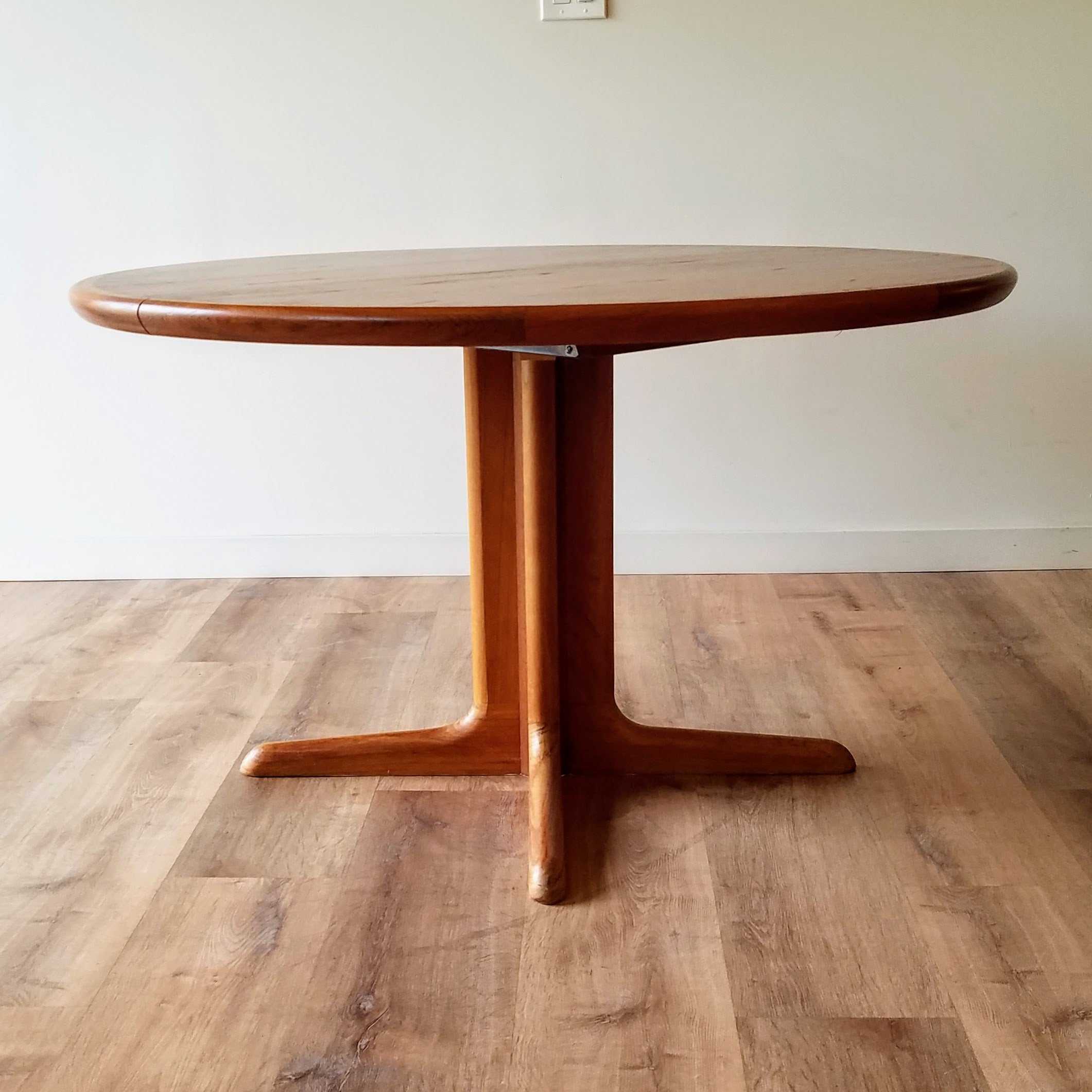 Skovby Round Extendable Teak Dining Table