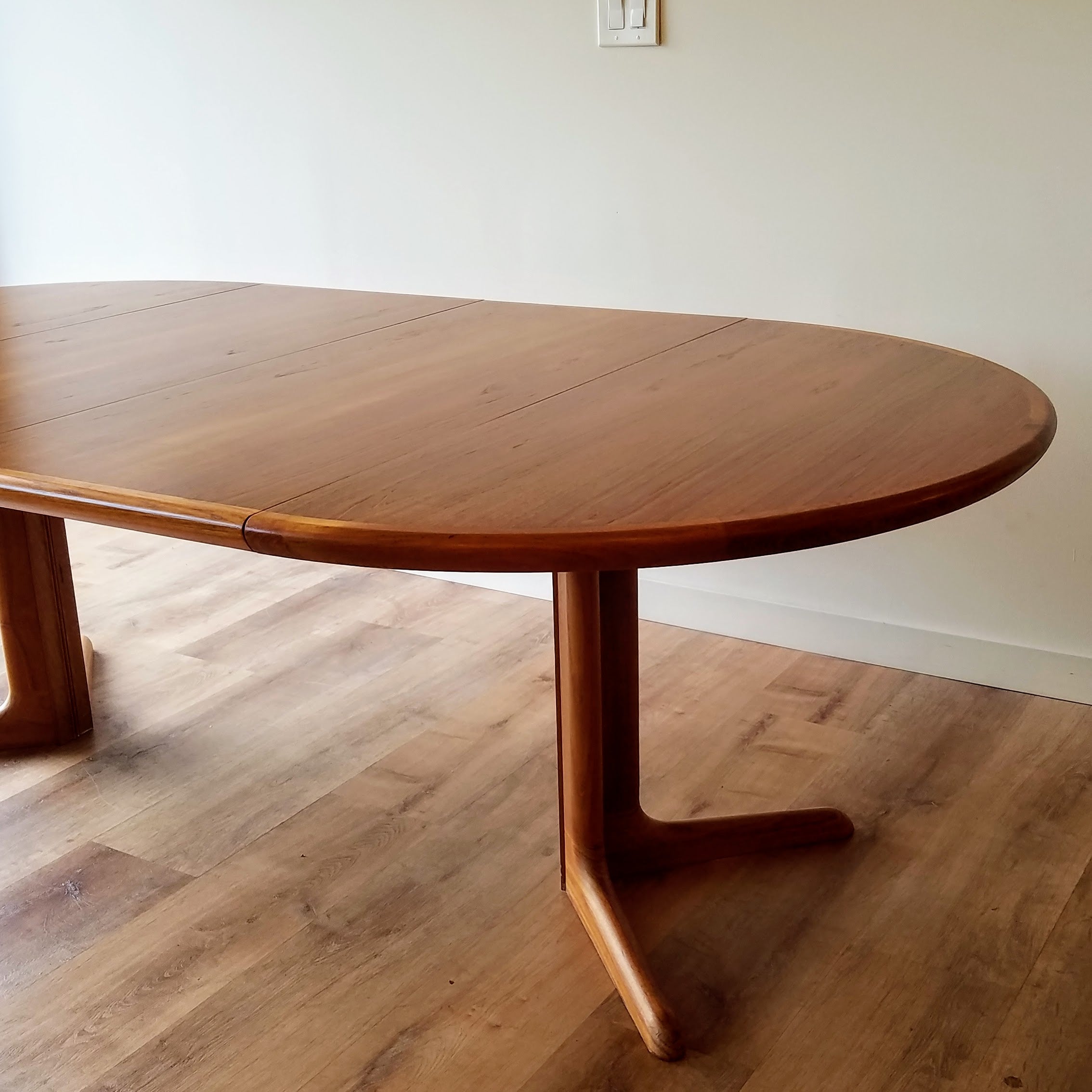 Skovby Round Extendable Teak Dining Table