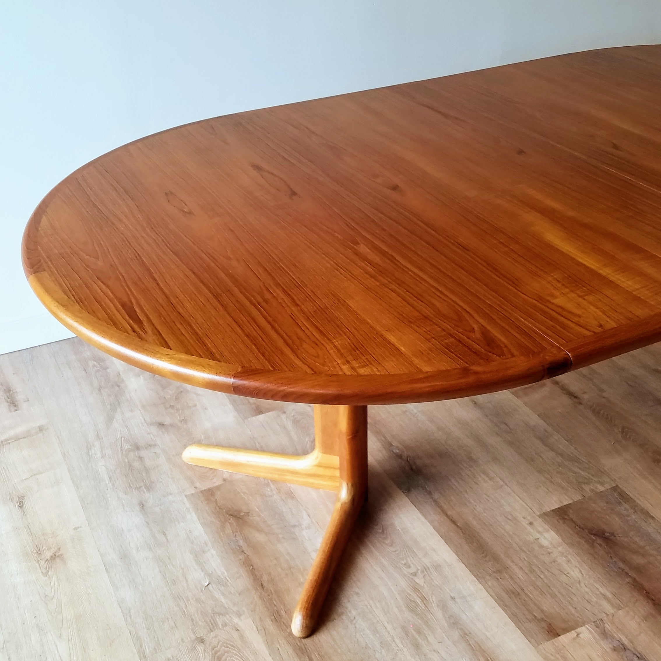 Skovby Round Extendable Teak Dining Table