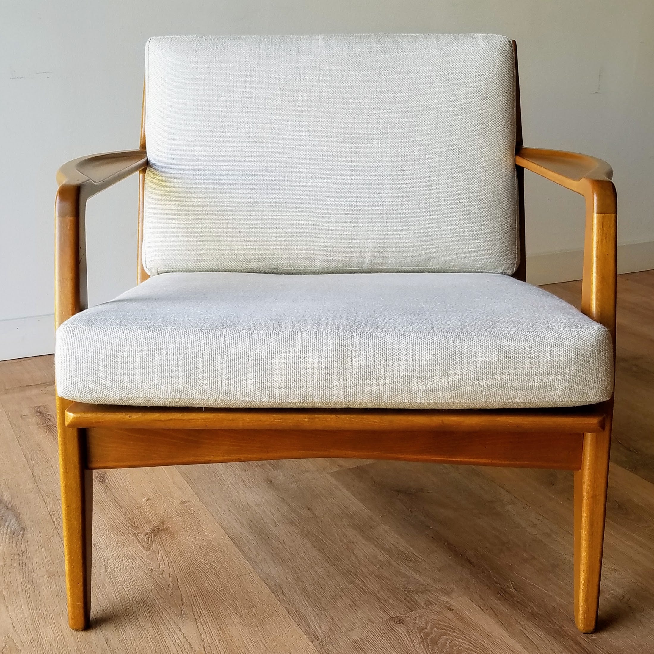 Lawrence Peaboy Lounge Chair