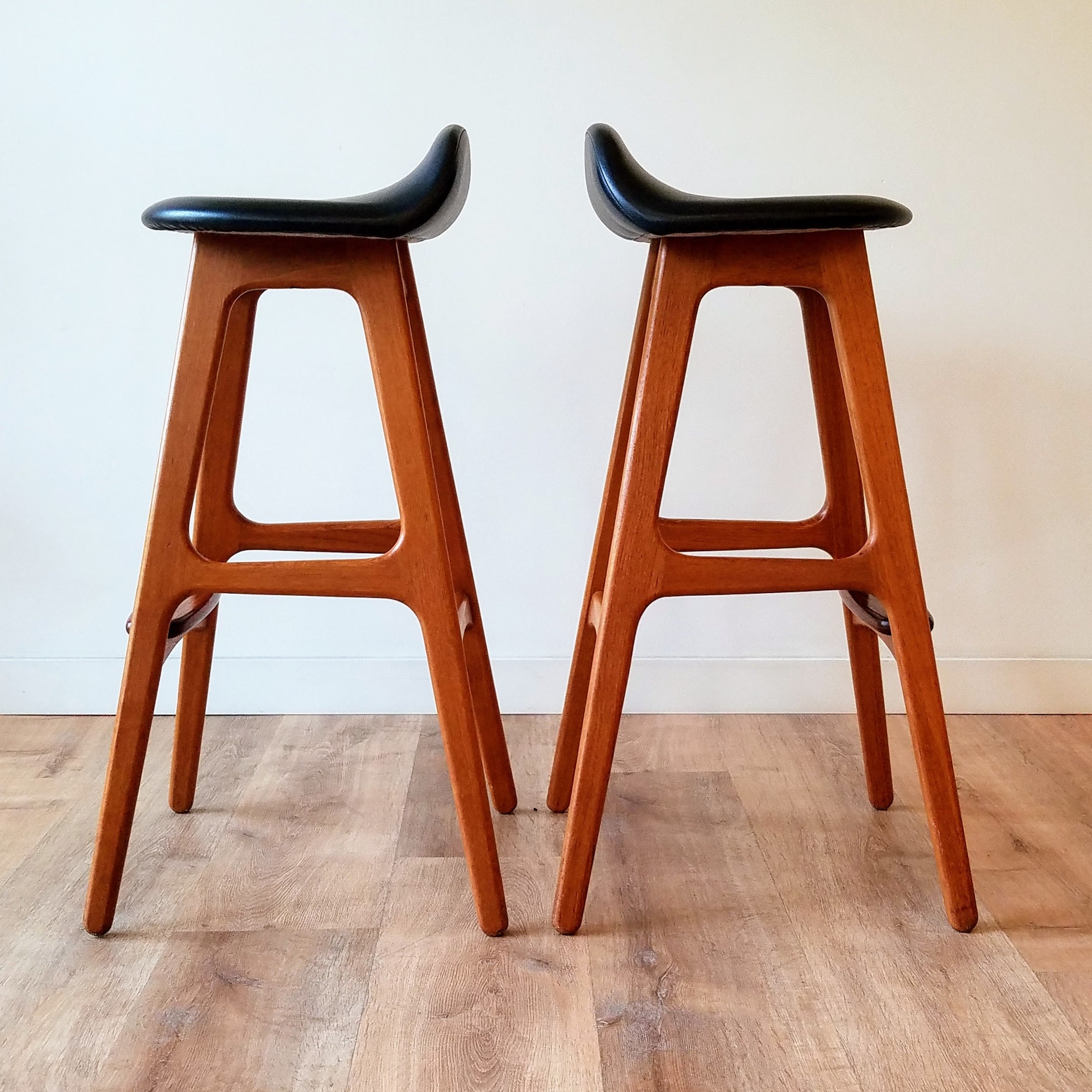 Erik Buch Barstools