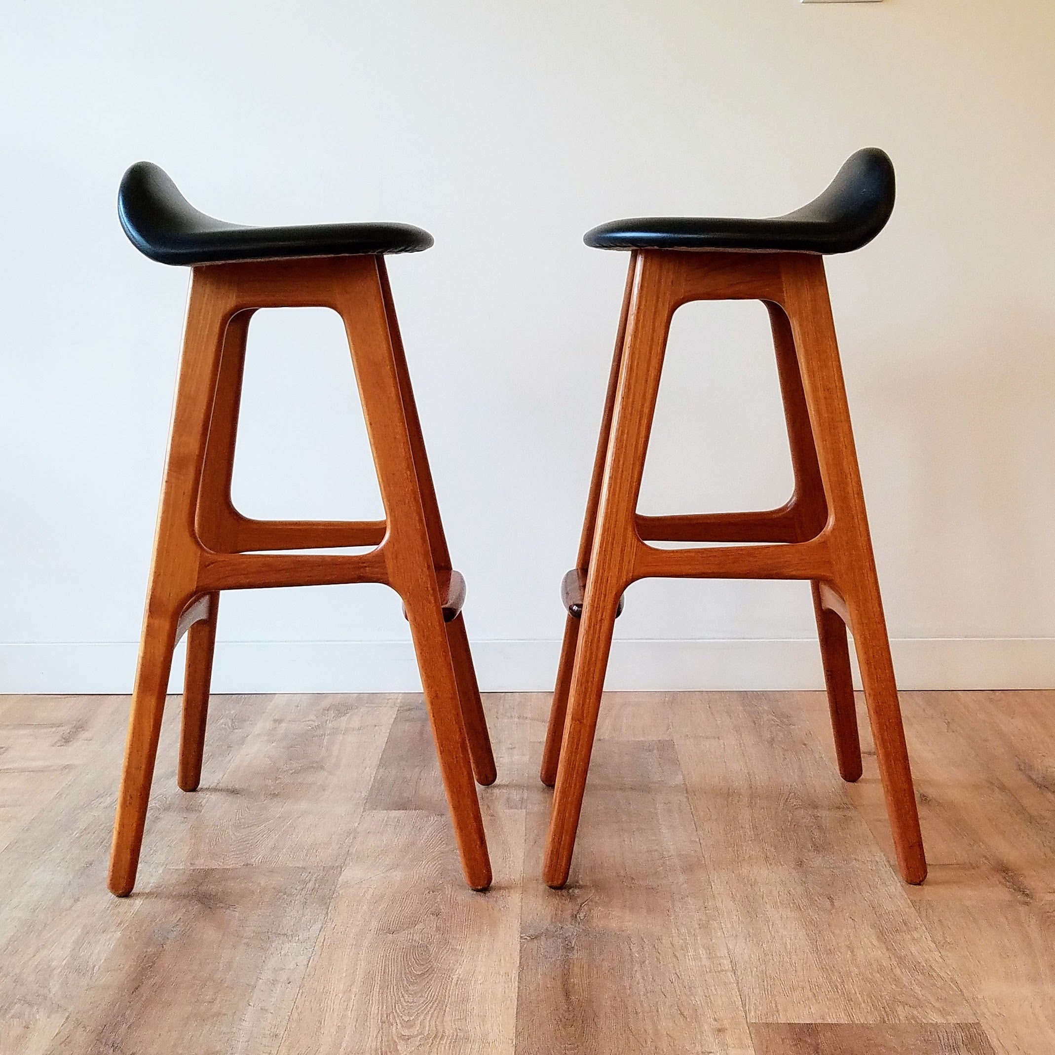 Erik Buch Barstools