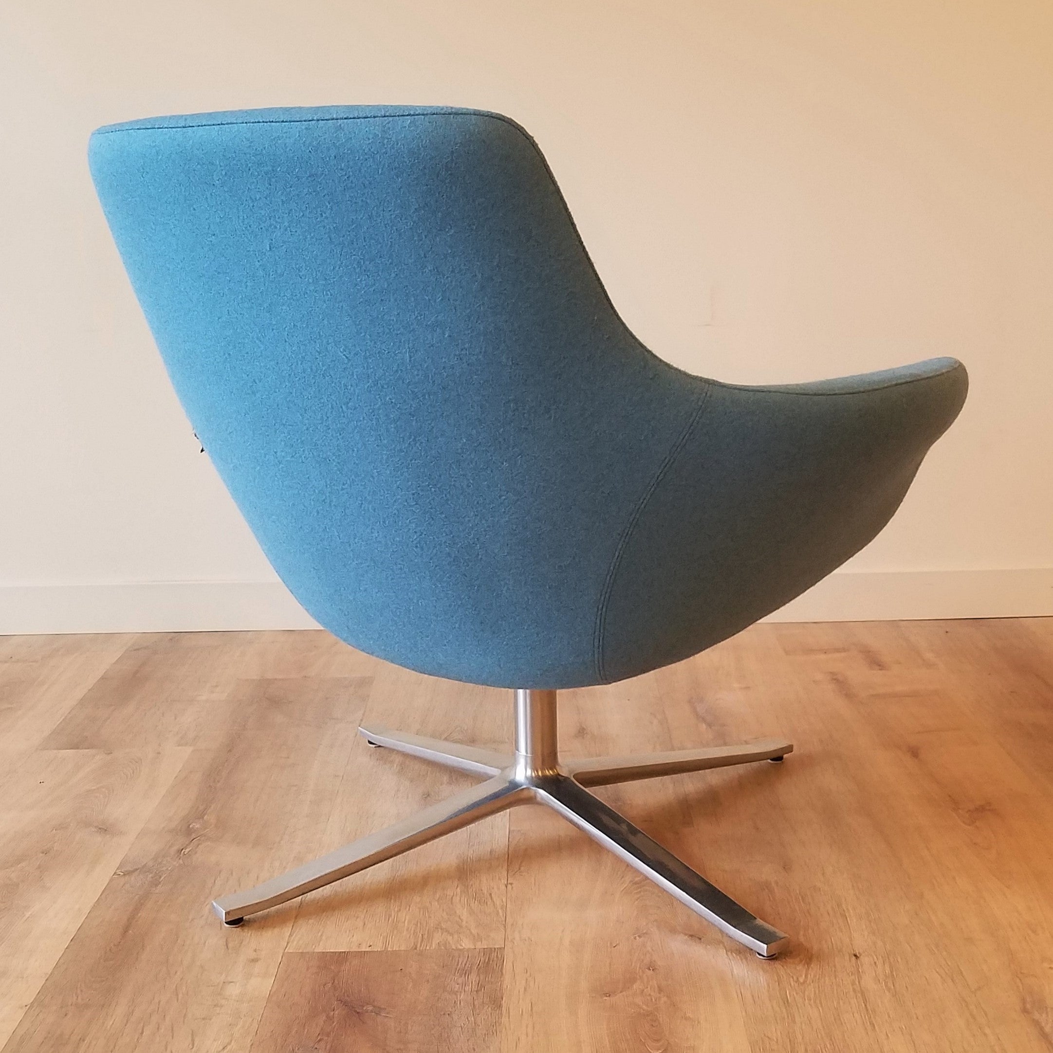 Steelcase 'Bob' Swivel Lounge Chair