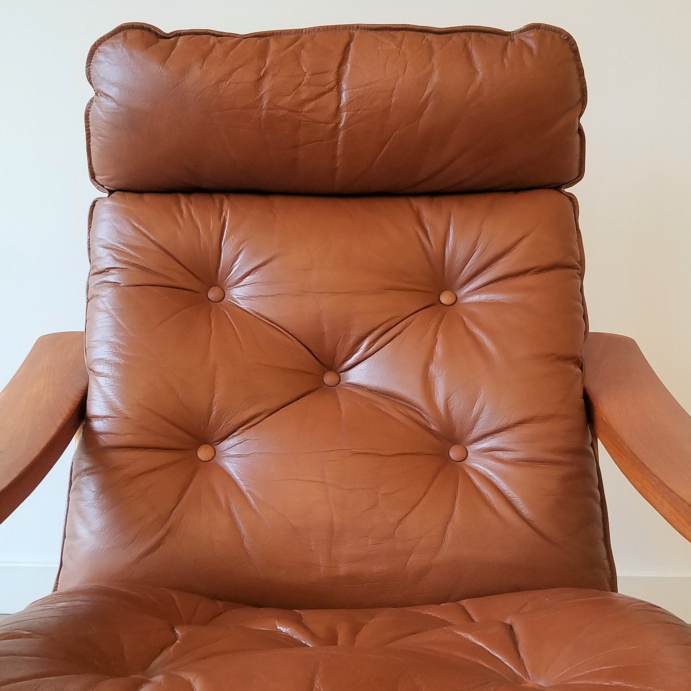 Lied Mobler Leather Swivel Recliner with Ottoman