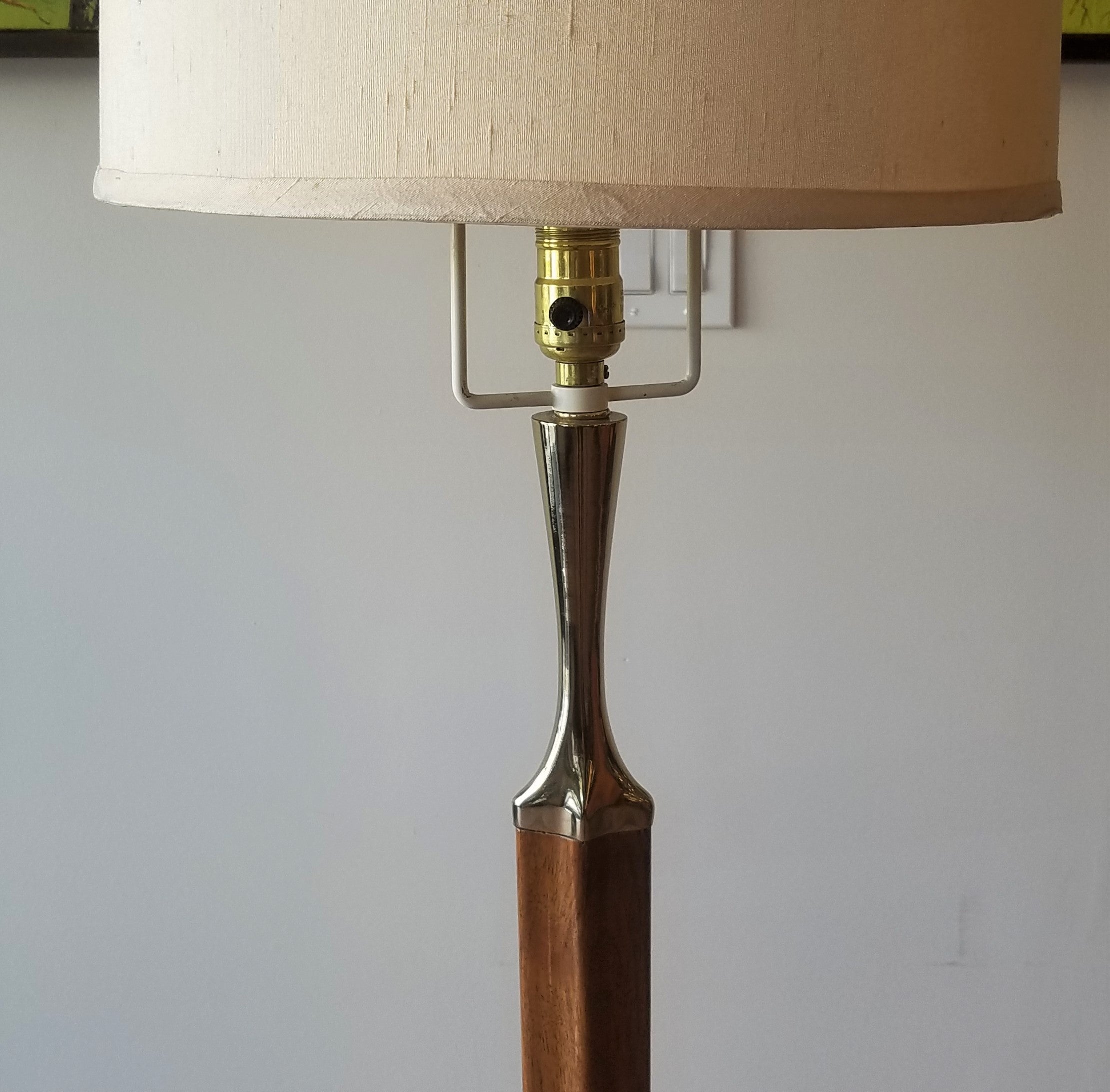 Laurel Lamp Co's Floor Lamp