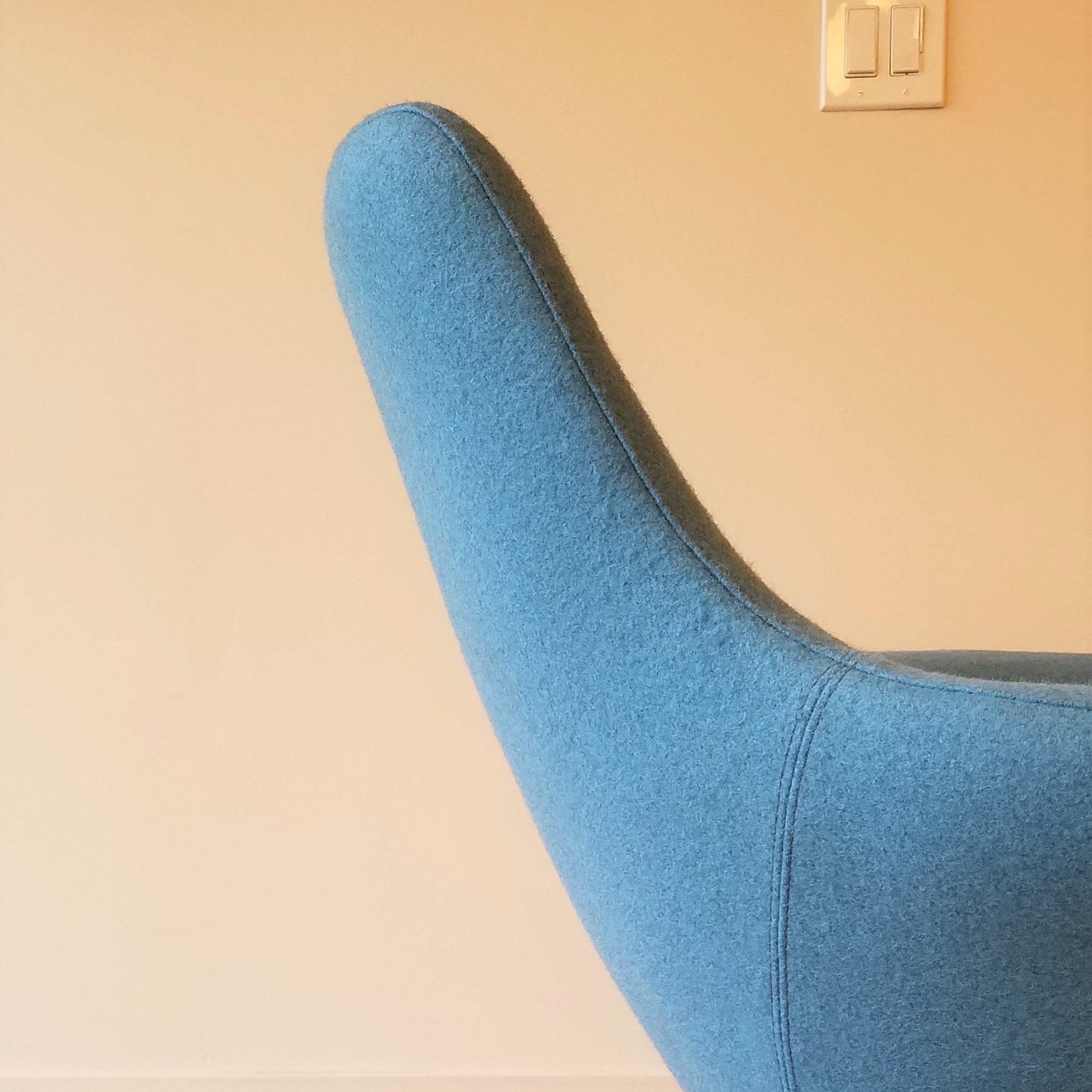 Steelcase 'Bob' Swivel Lounge Chair