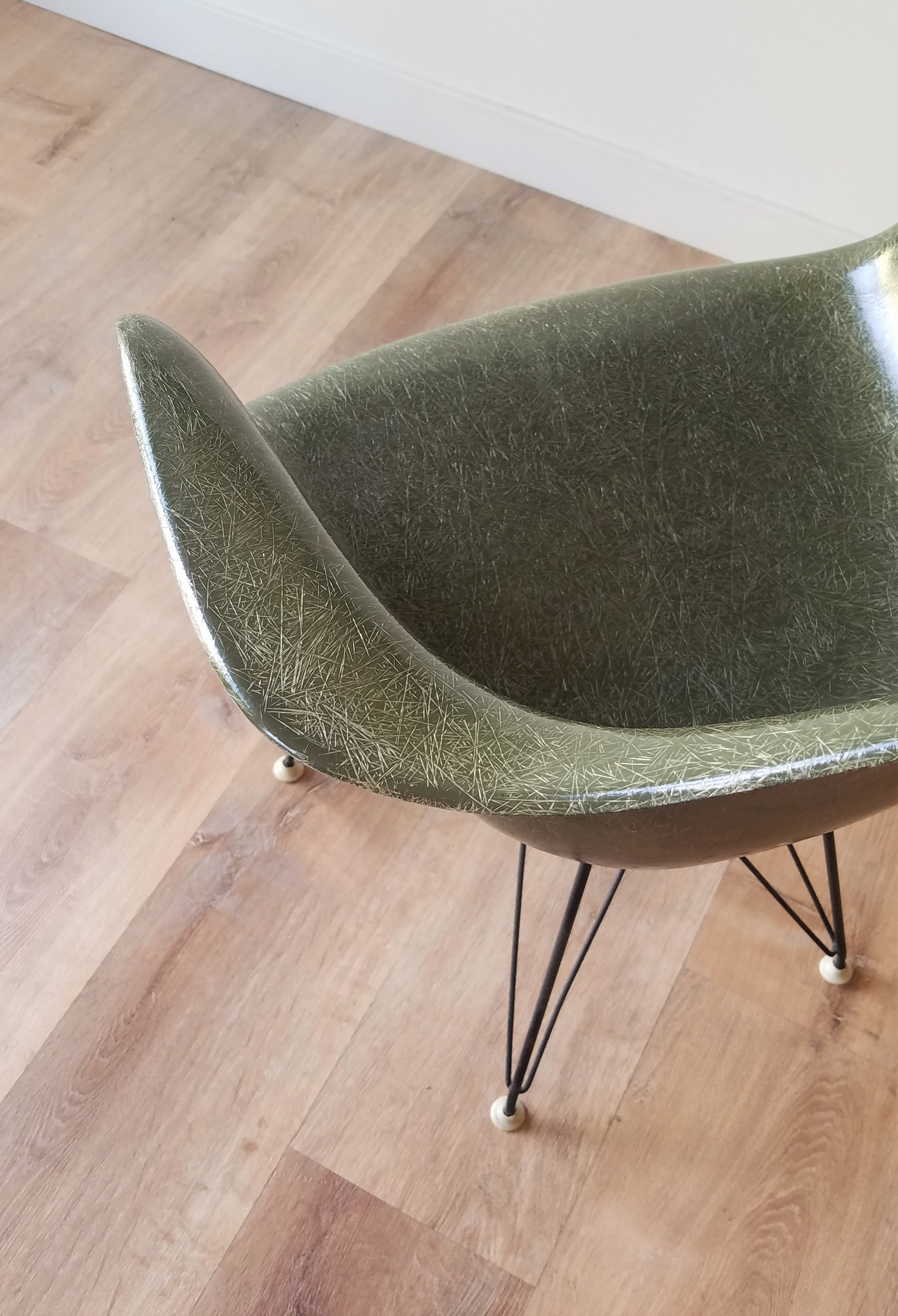 Detail View of American Mid-Century Modern DAR Dining Chair designed by Charles and Ray Eames in Ballard, Seattle.