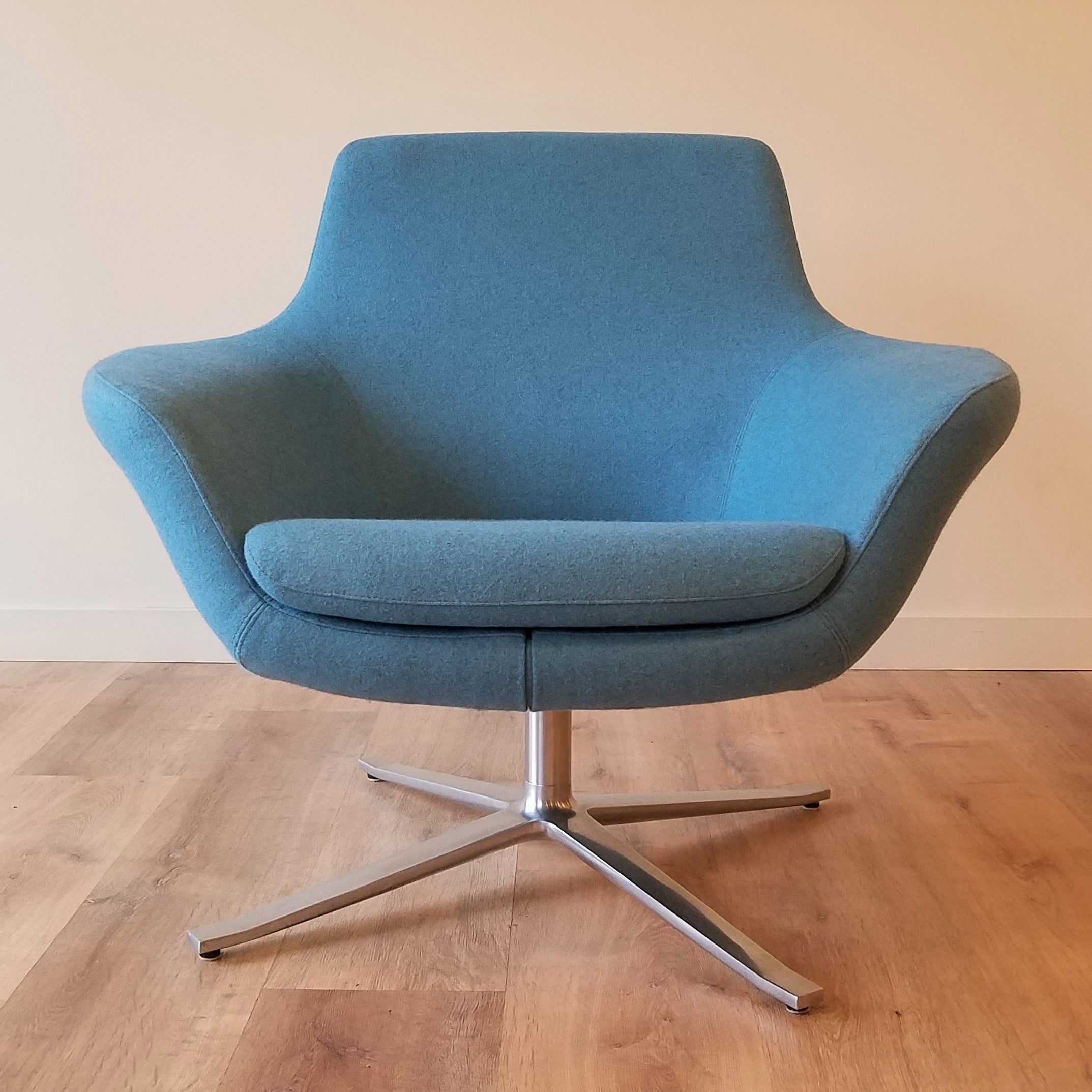 Steelcase 'Bob' Swivel Lounge Chair