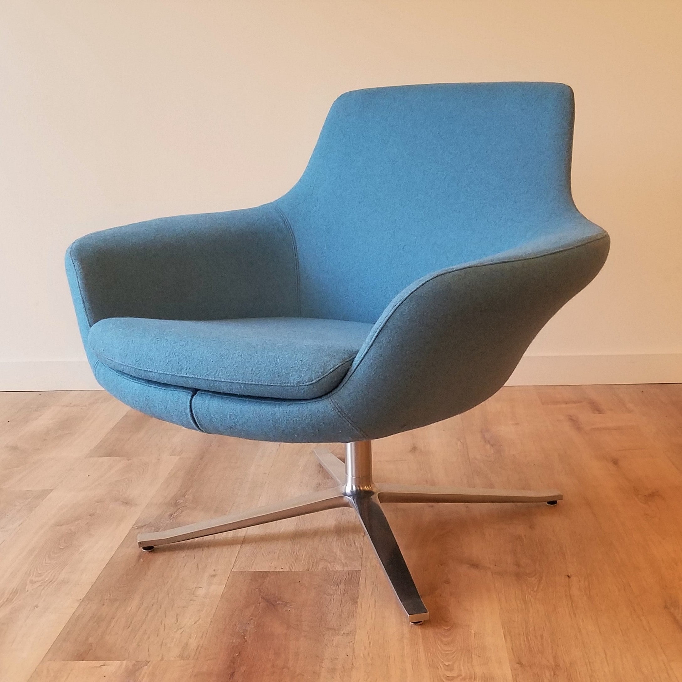 Steelcase 'Bob' Swivel Lounge Chair