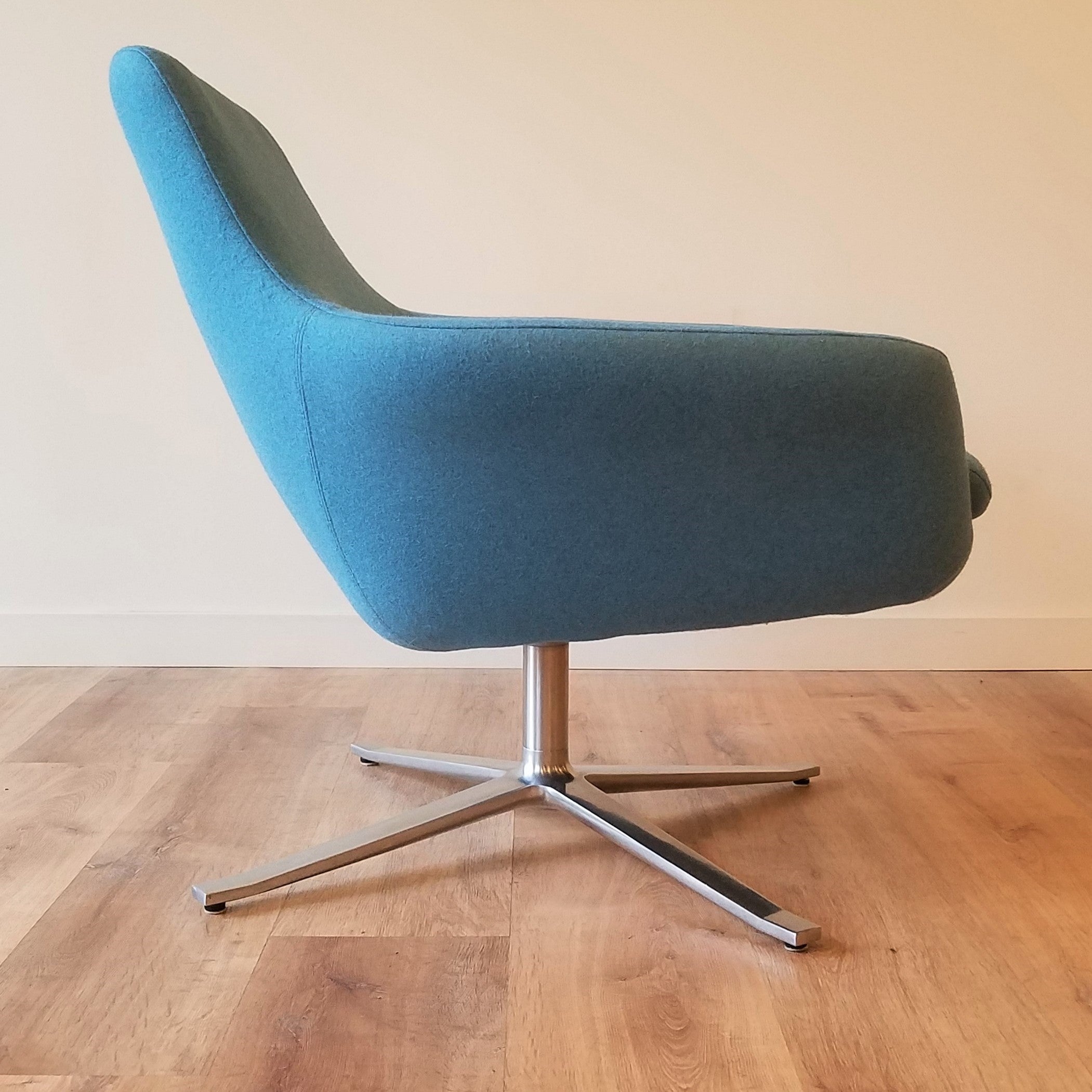 Steelcase 'Bob' Swivel Lounge Chair